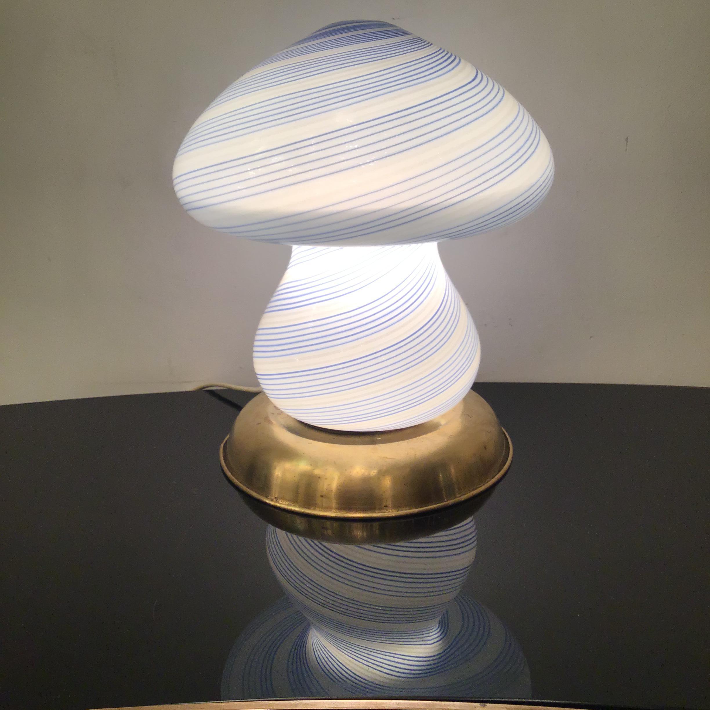 Aureliano Toso “Dino Martens” Mezza Filigrana Table Lamp Brass Murano Glass 1960 For Sale 5