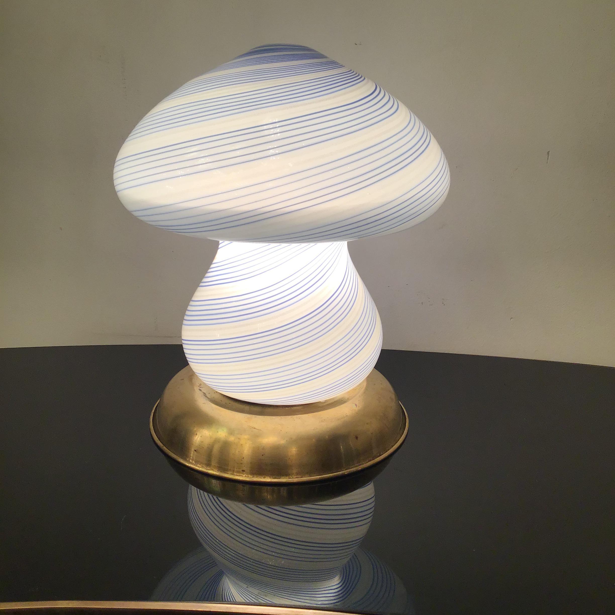 Aureliano Toso “Dino Martens” Mezza Filigrana Table Lamp Brass Murano Glass 1960 For Sale 6