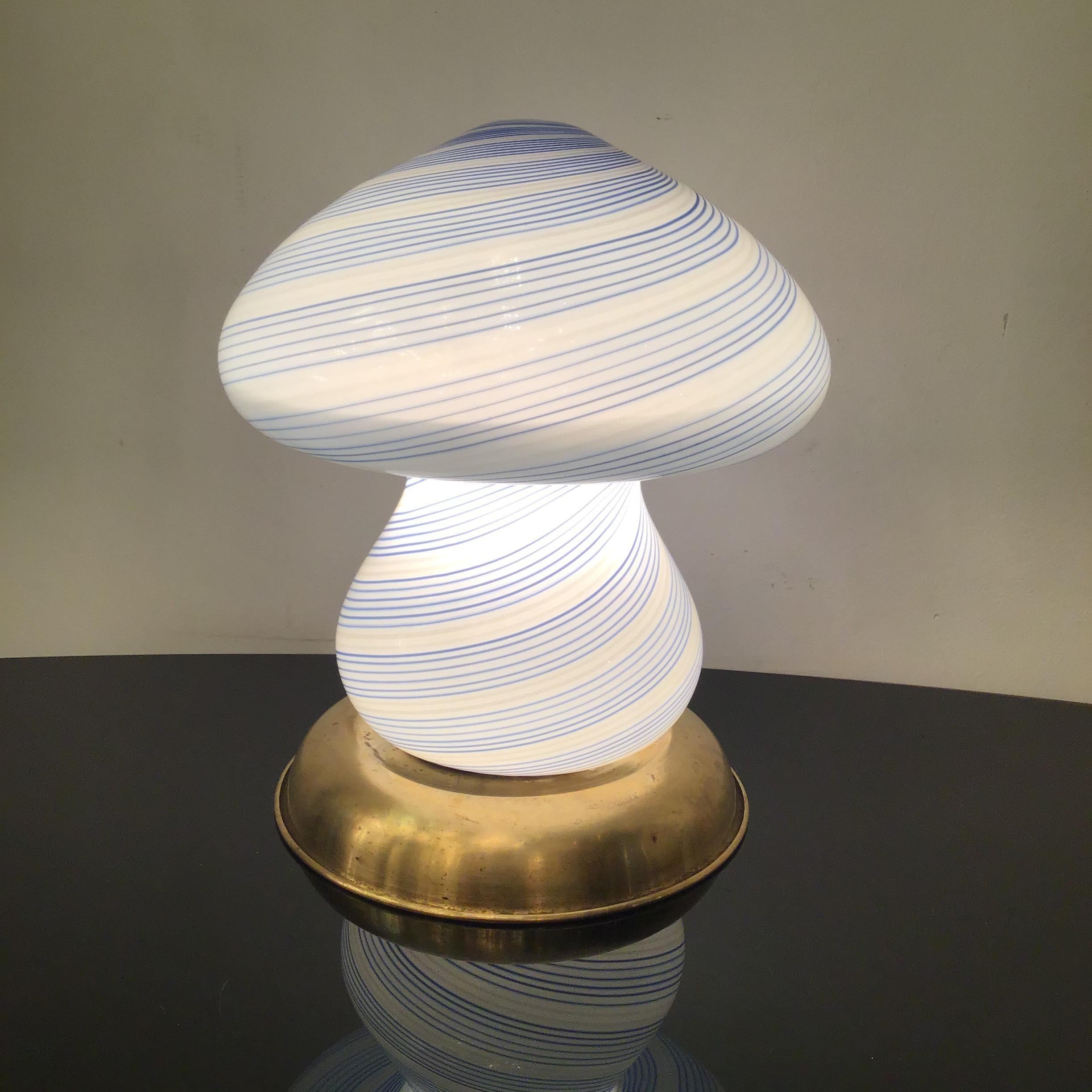 Aureliano Toso “Dino Martens” Mezza Filigrana Table Lamp Brass Murano Glass 1960 For Sale 8