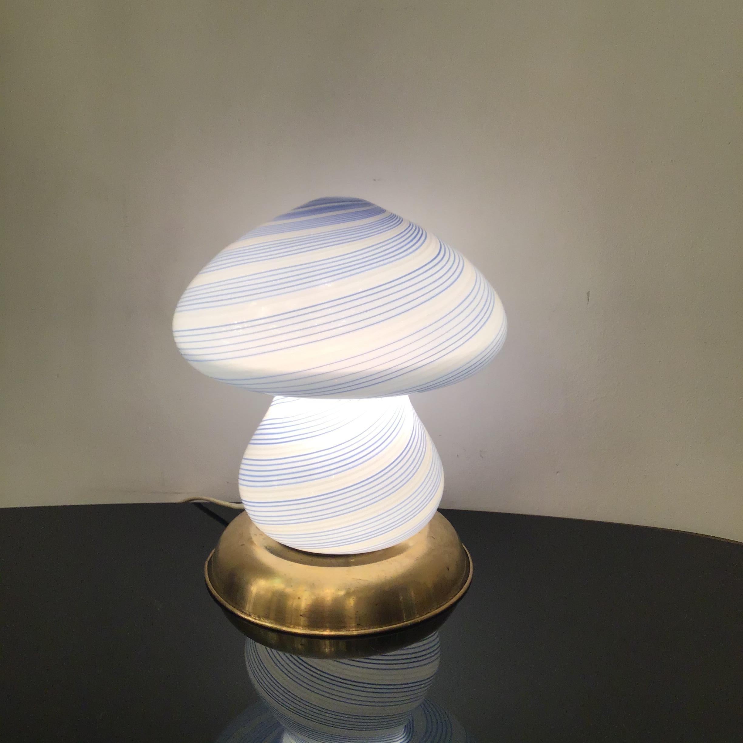 Other Aureliano Toso “Dino Martens” Mezza Filigrana Table Lamp Brass Murano Glass 1960 For Sale