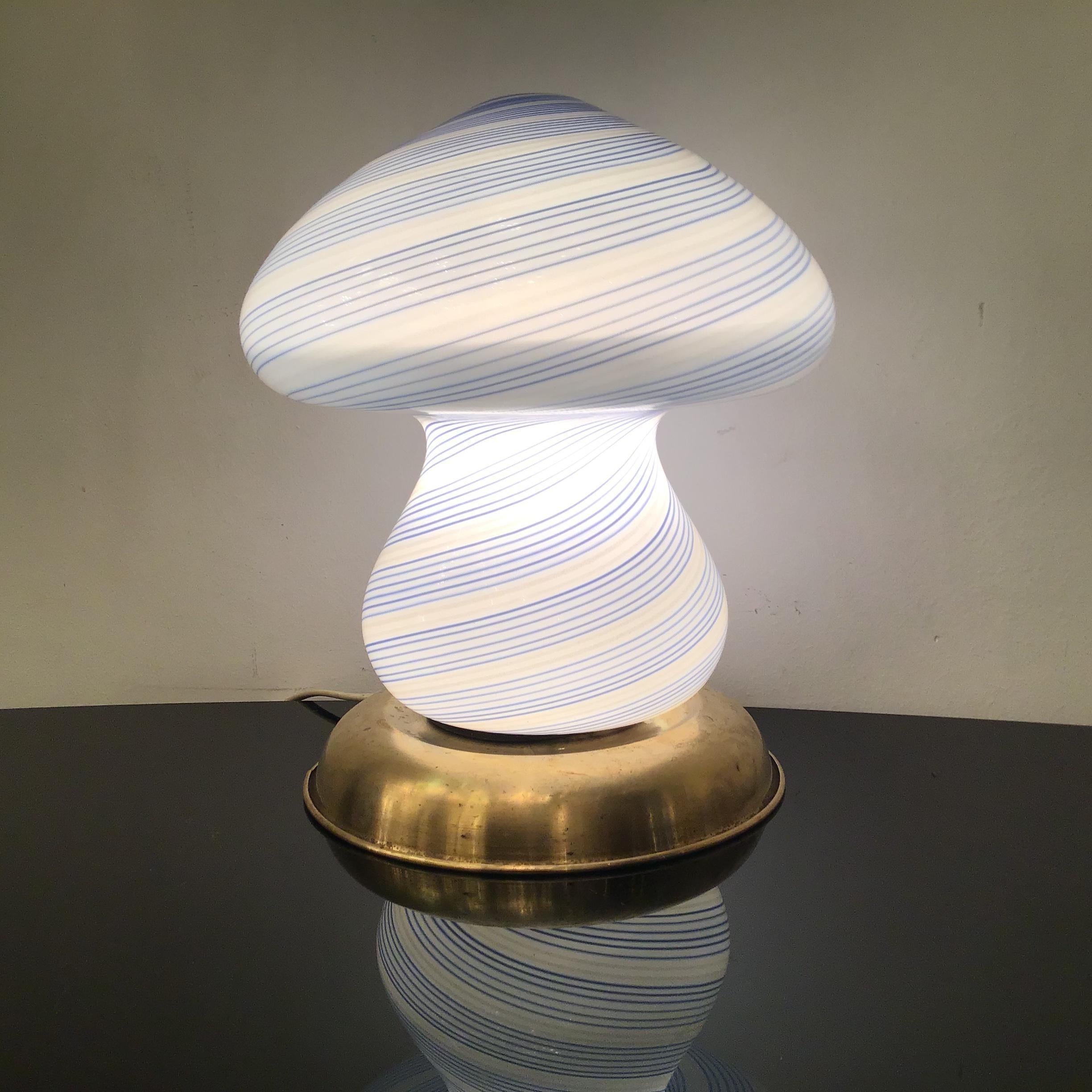 Aureliano Toso “Dino Martens” Mezza Filigrana Table Lamp Brass Murano Glass 1960 For Sale 1