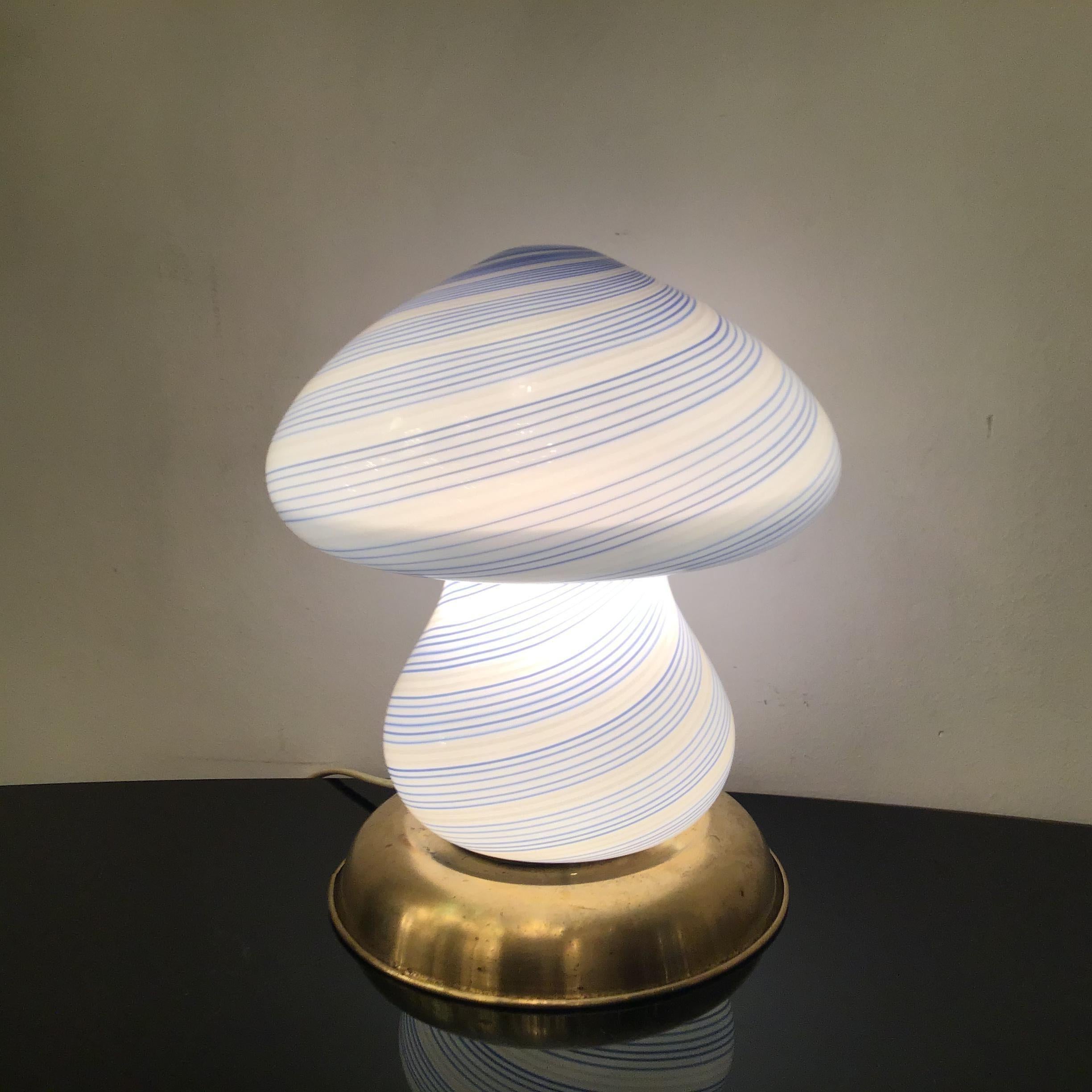 Aureliano Toso “Dino Martens” Mezza Filigrana Table Lamp Brass Murano Glass 1960 For Sale 2