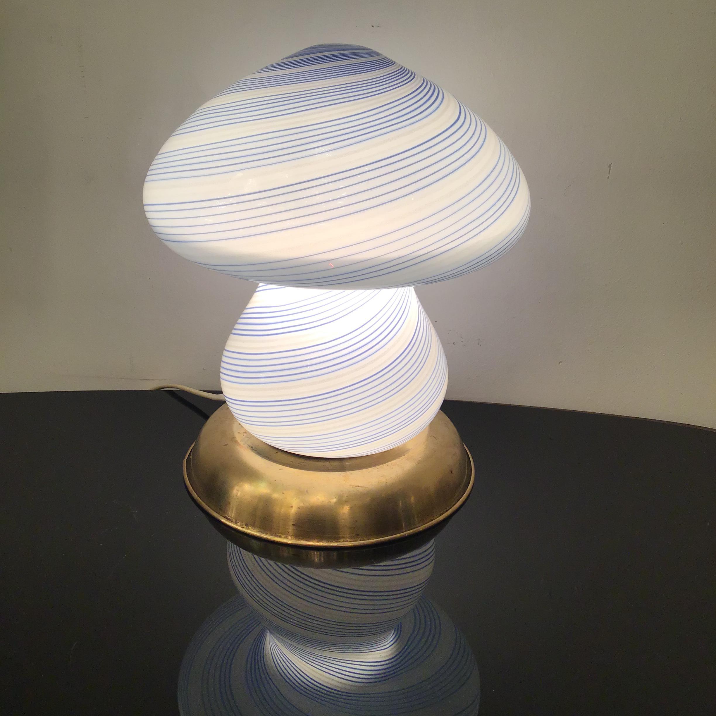 Aureliano Toso “Dino Martens” Mezza Filigrana Table Lamp Brass Murano Glass 1960 For Sale 3