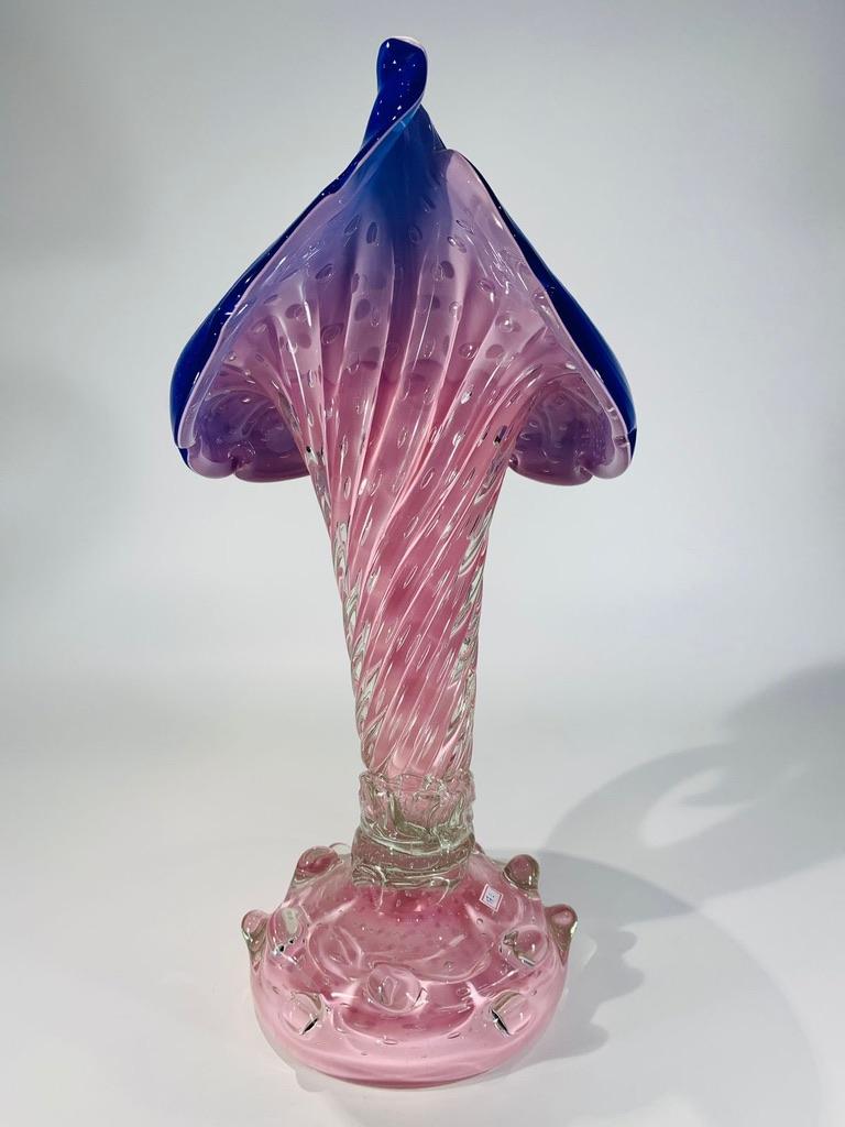Italian Aureliano Toso Murano glass bicolor circa 1950 bicolor cornucopia. For Sale