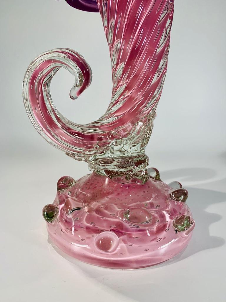 Milieu du XXe siècle Corne d'abondance bicolore en verre de Murano vers 1950. en vente