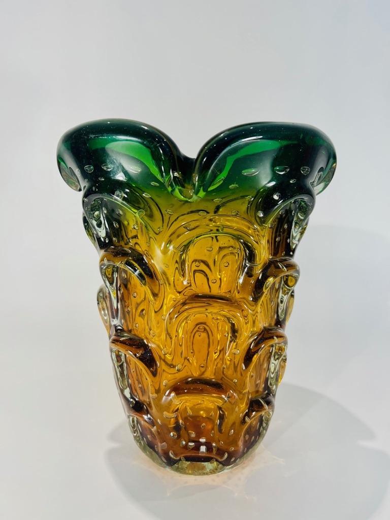 Unglaubliche Aureliano Toso Murano Glas bicolor circa 1950 Vase.