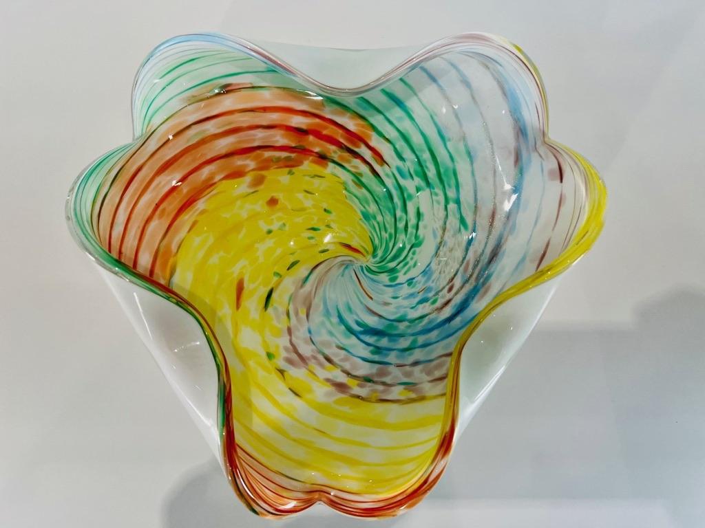 Aureliano Toso Murano glass multicolor circa 1950 bowl. In Good Condition For Sale In Rio De Janeiro, RJ