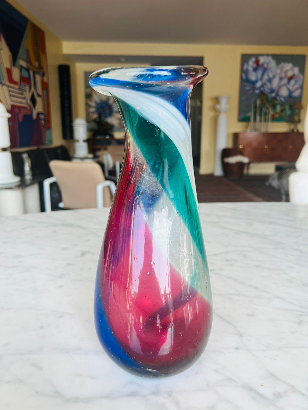 Mid-Century Modern Vase en verre Murano multicolore circa 1950 d'Aureliano Toso. en vente