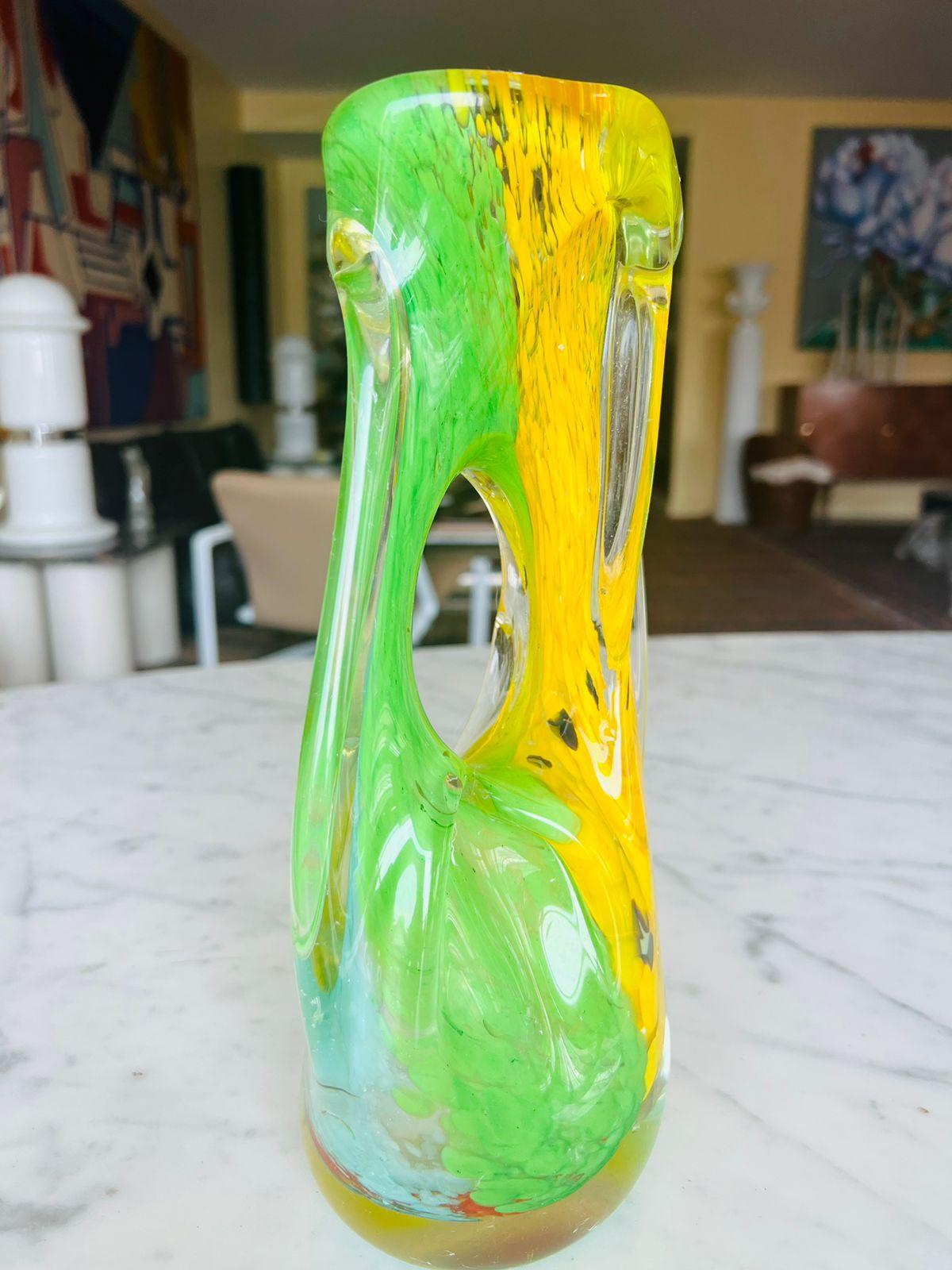 Milieu du XXe siècle Vase en verre Murano multicolore circa 1950 d'Aureliano Toso. en vente