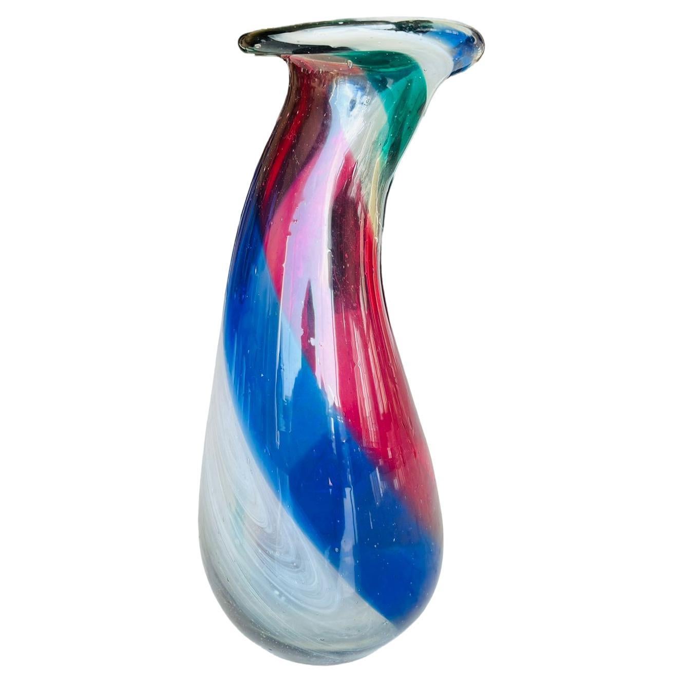 Vase en verre Murano multicolore circa 1950 d'Aureliano Toso. en vente