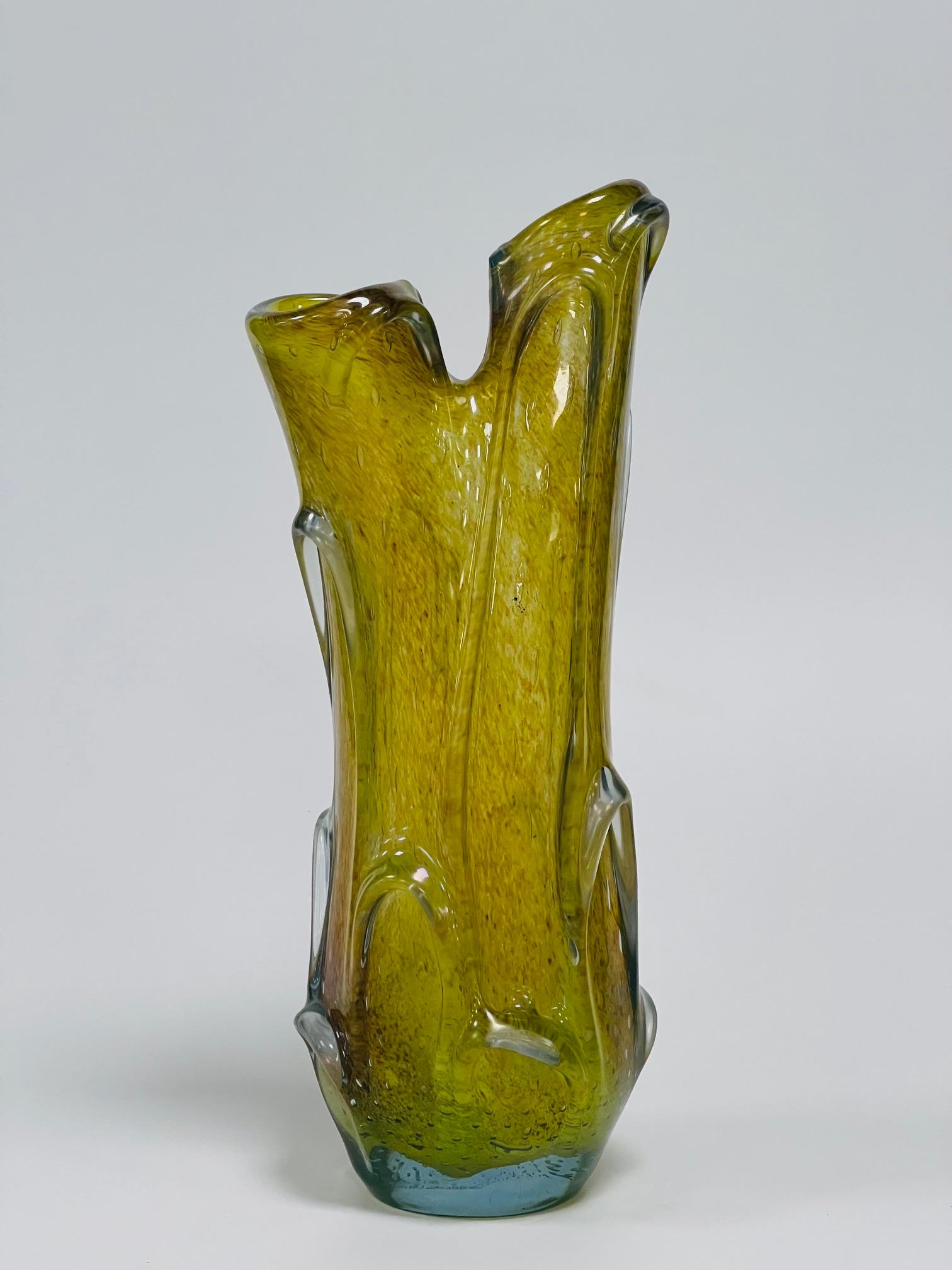 Incredibile vaso alto e raro di Aureliano Toso pigmentato all'iridio, circa 1950