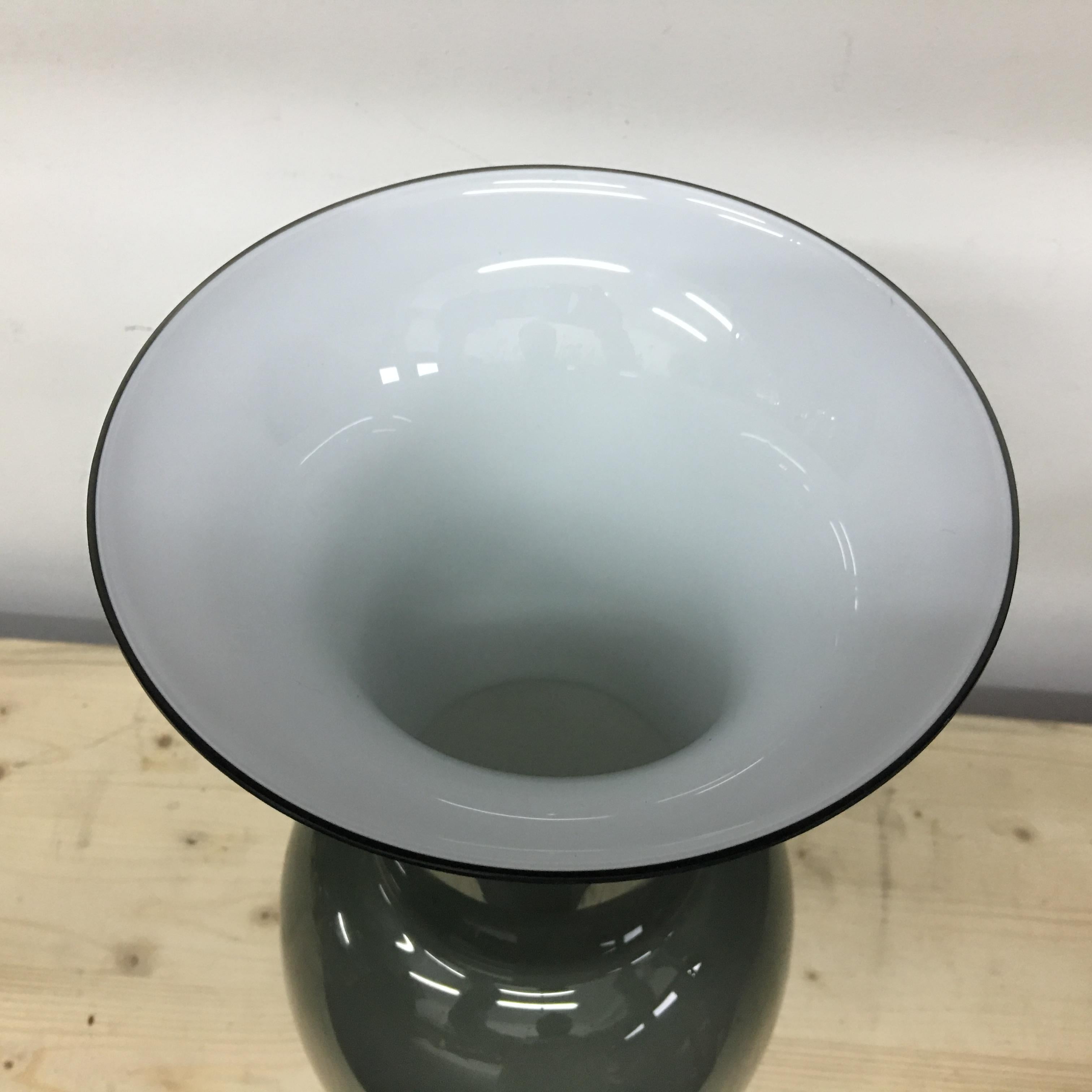 Stylish white and grey Opaline Italian vase made in Murano by Aureliano Toso in 2000. It's never used.
