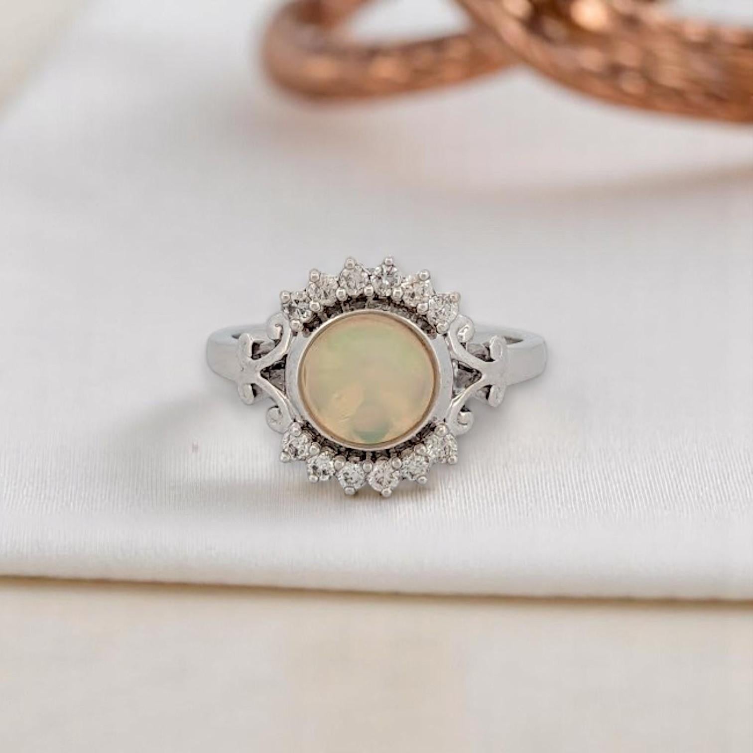 Anello Aurelie Opal Diamond, oro bianco 14K con opale e diamanti 1,05ct - Misura 6,5 In condizioni Nuovo in vendita a Greeneville, TN