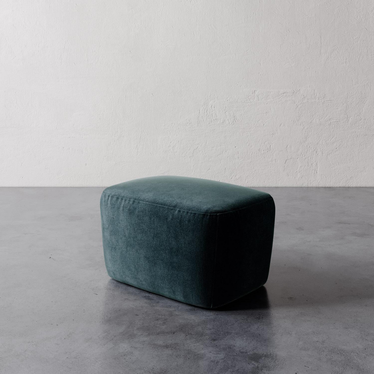 Americano Pouf Aurélie in velluto Performance di Christiane Lemieux in vendita
