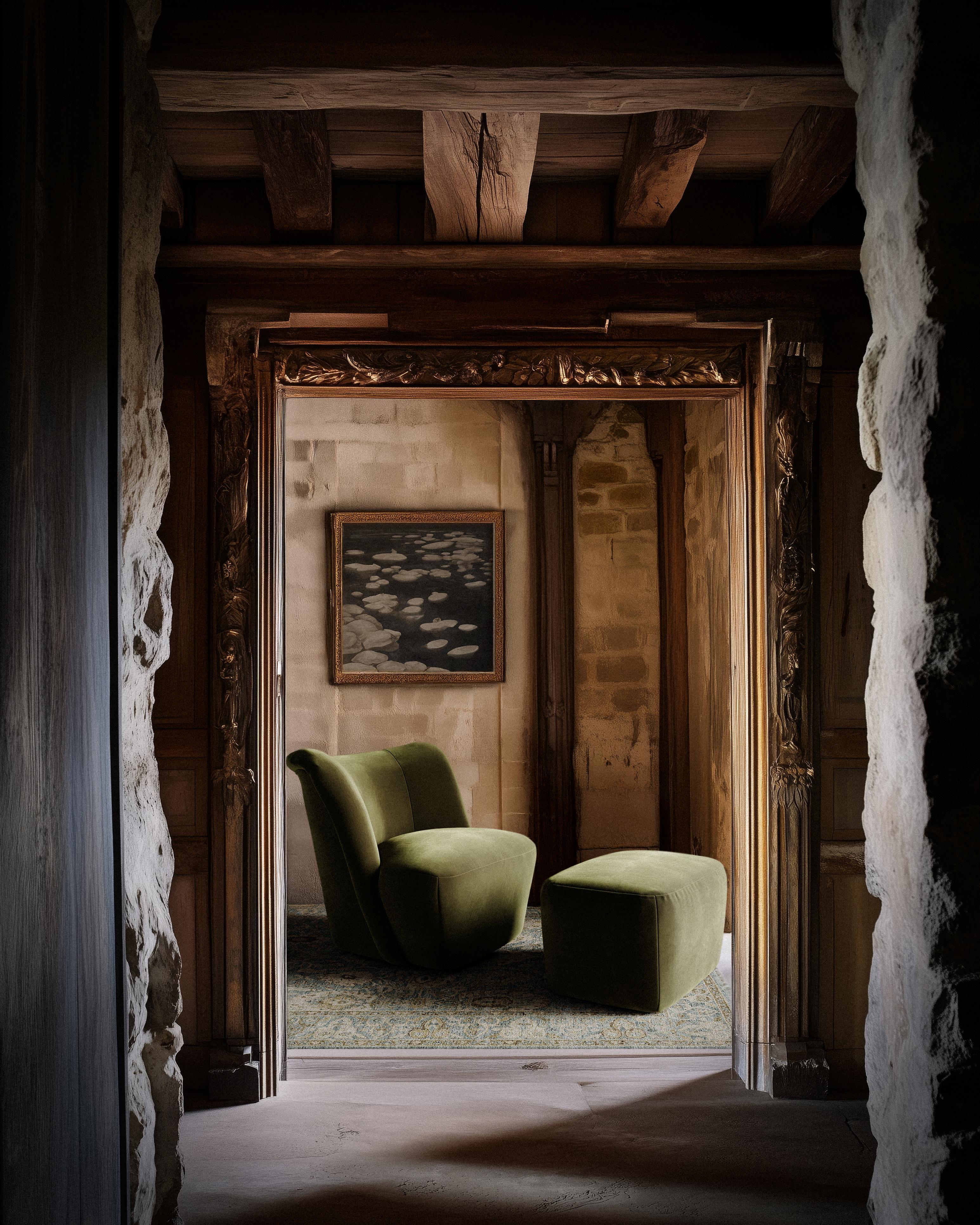 Chaise pivotante Aurélie en velours Performance par Lemieux Et Cie en vente 2