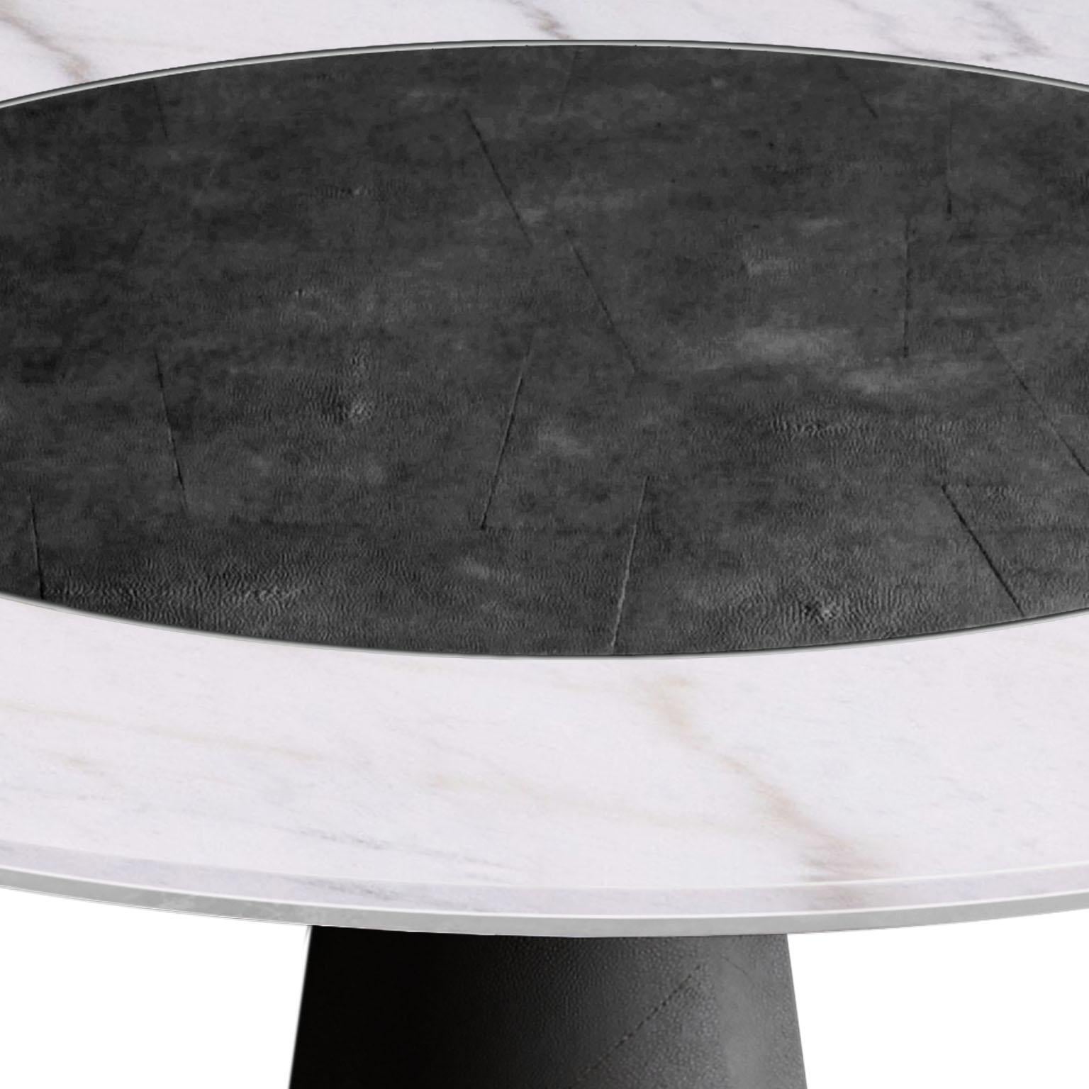 Modern Round Dining Table White Marble Black Scagliola Shagreen Decoration Brass In New Condition In Rimini, IT