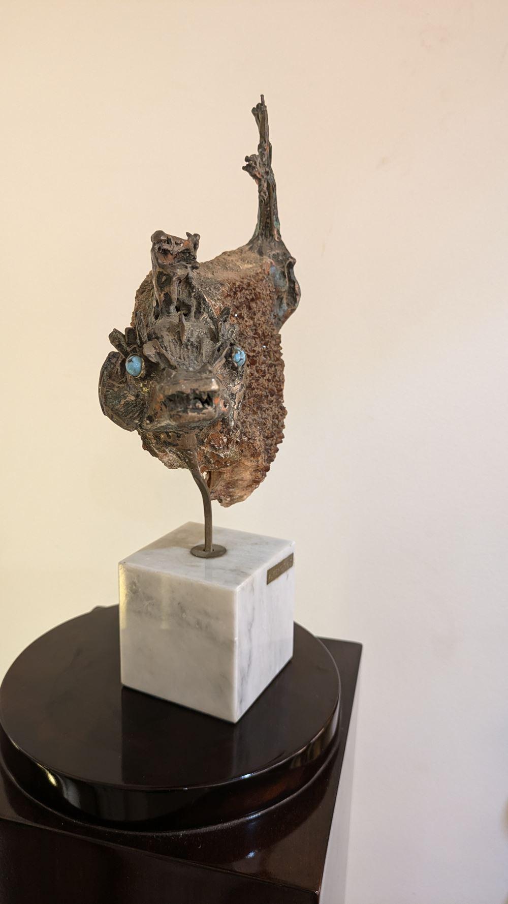 Aurelio Teno (1927/2013) Fischförmige Skulptur, Naturstein und Bronze im Angebot 5