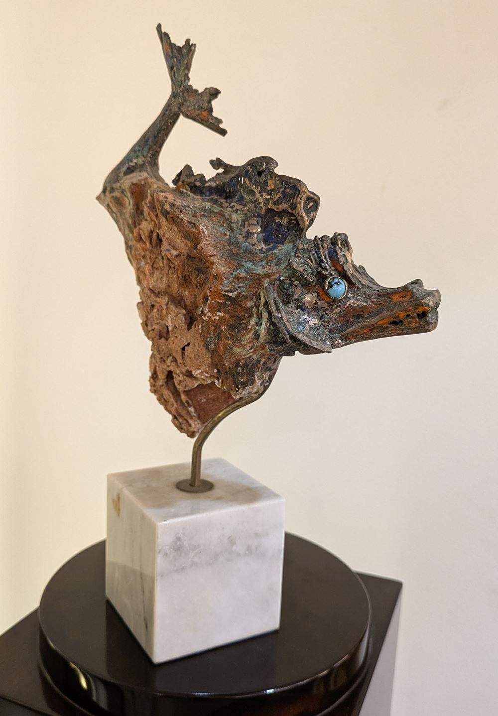 Aurelio Teno (1927/2013) Fischförmige Skulptur, Naturstein und Bronze (Brutalismus) im Angebot