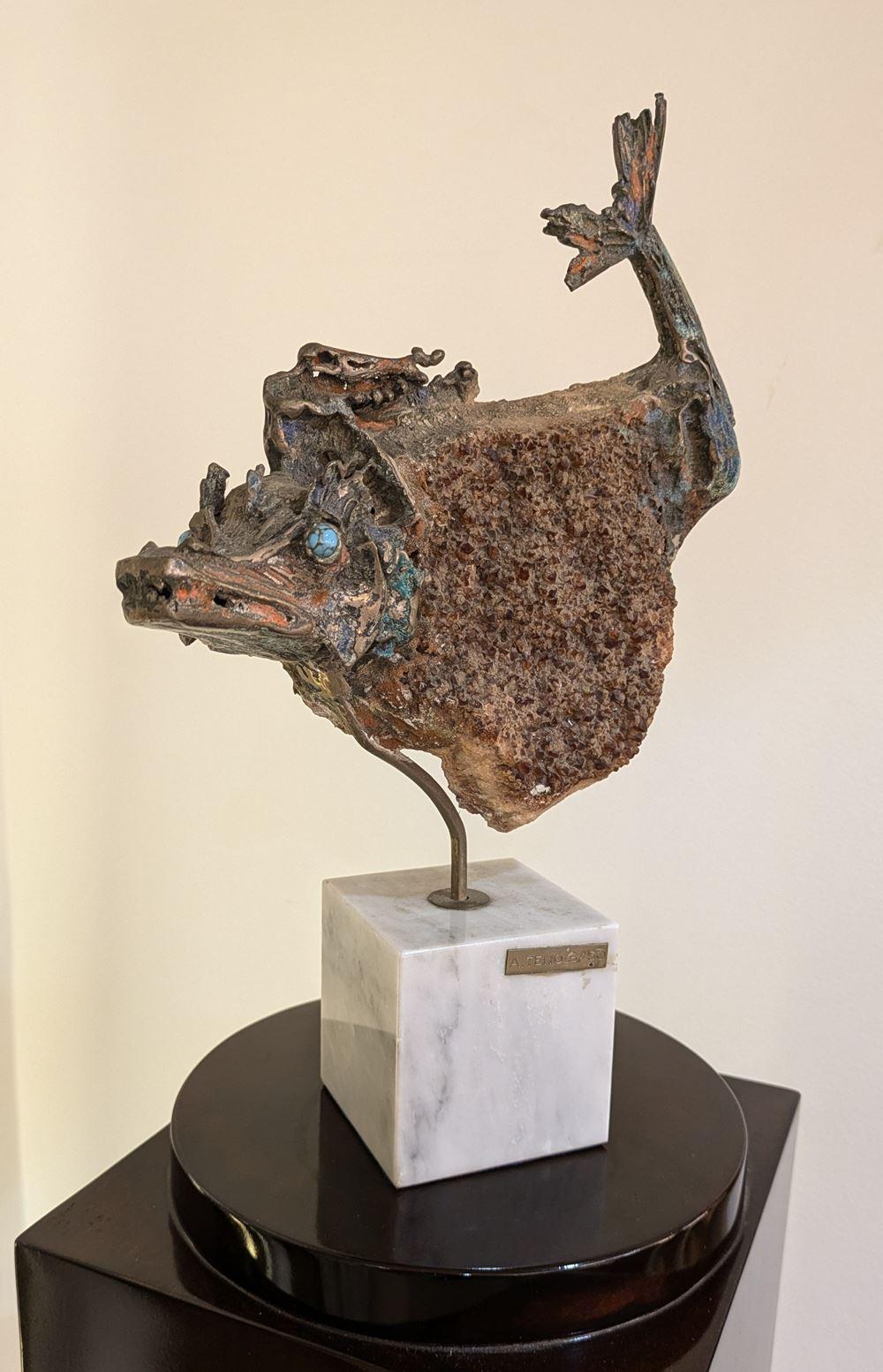 Aurelio Teno (1927/2013) Fischförmige Skulptur, Naturstein und Bronze (Spanisch) im Angebot