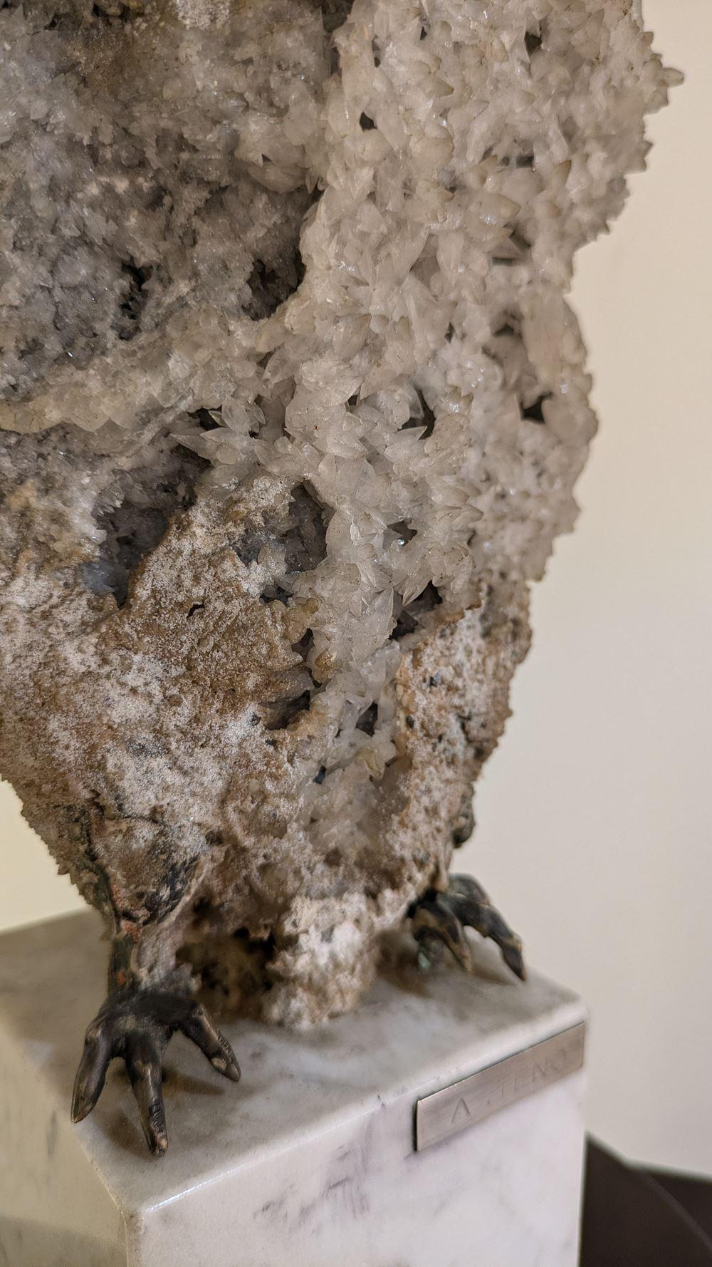 Aurelio Teno (1927/2013) Eulenförmige Skulptur, Naturstein und Bronze (Spanisch) im Angebot