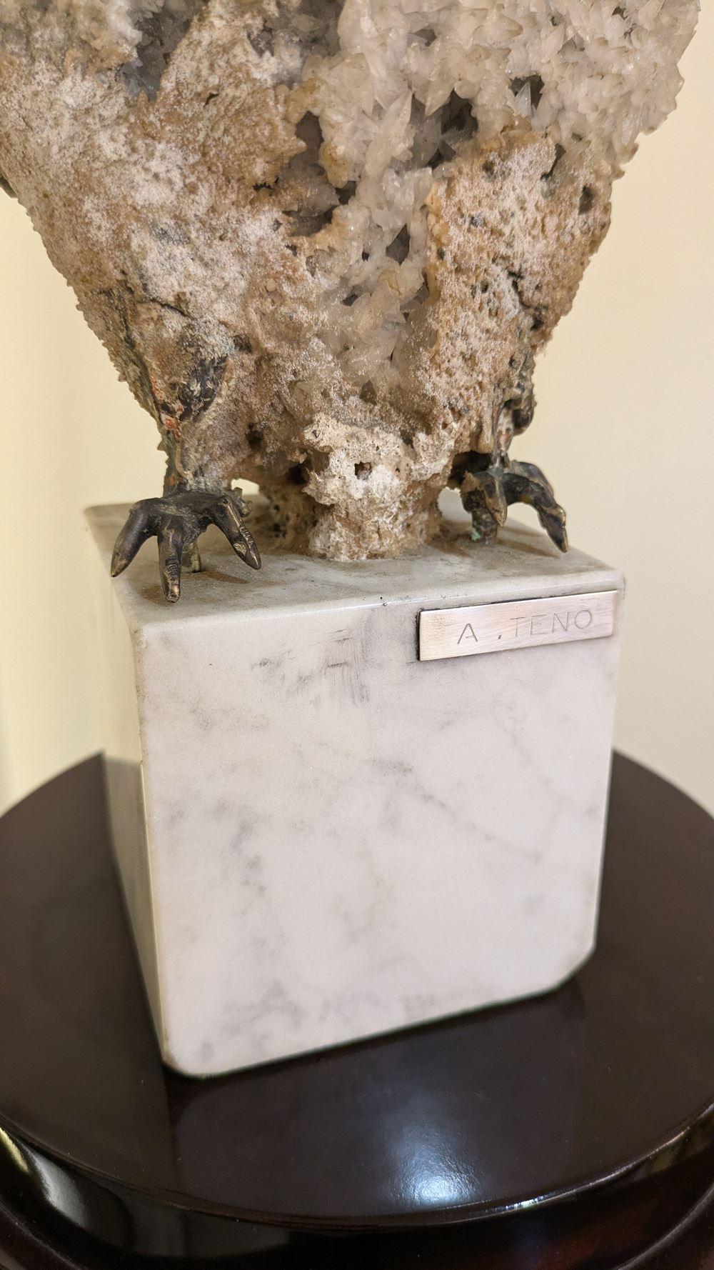 Aurelio Teno (1927/2013) Eulenförmige Skulptur, Naturstein und Bronze im Angebot 2