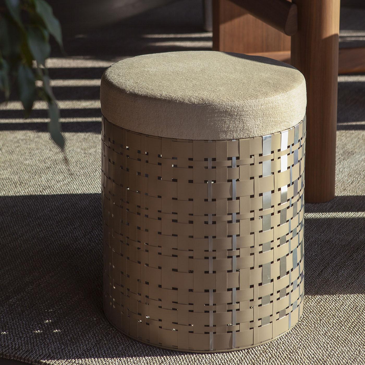 Aurelius 40 Cylindrical Champagne Aluminum Pouf by Splot Design In New Condition For Sale In Milan, IT