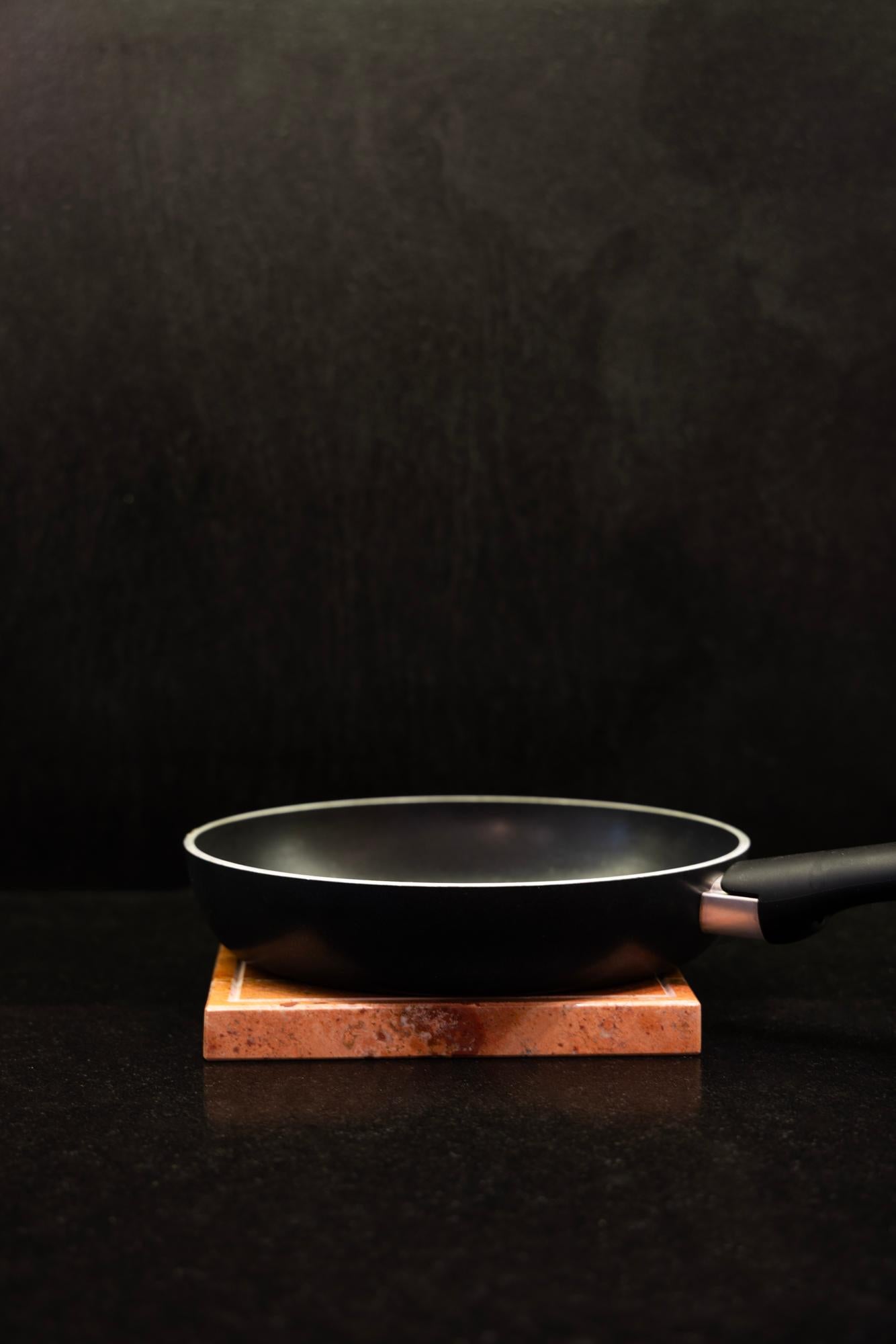 Dessous de plat en marbre italien Aureus, carré par Rytsola Collections Neuf - En vente à Helsinki, Uusimaa