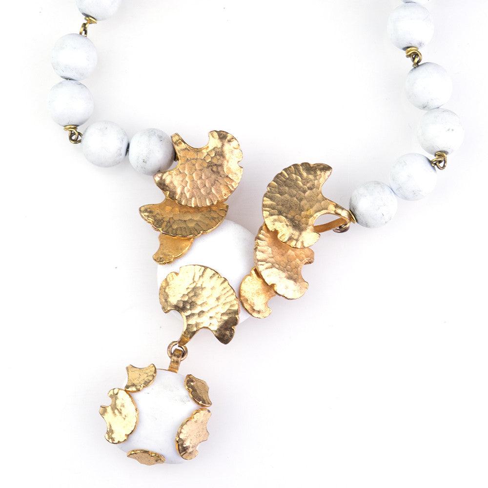 Collier Aurientis en perles blanches et bronze doré, années 1980 Excellent état - En vente à Los Angeles, CA
