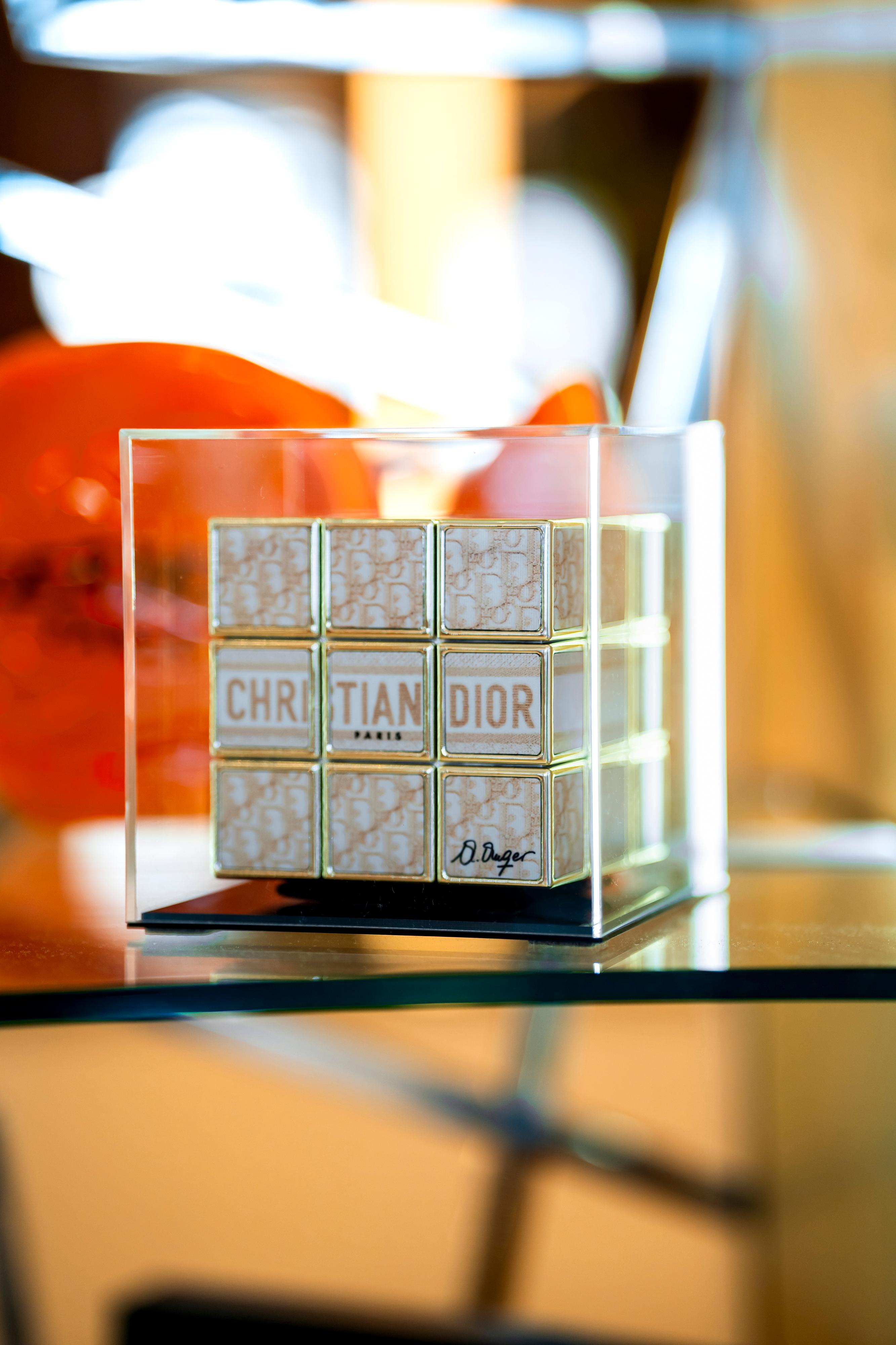 aurélie anger Figurative Sculpture - AURELIE ANGER - AArt's Cubes - Rubik Cube Tribute