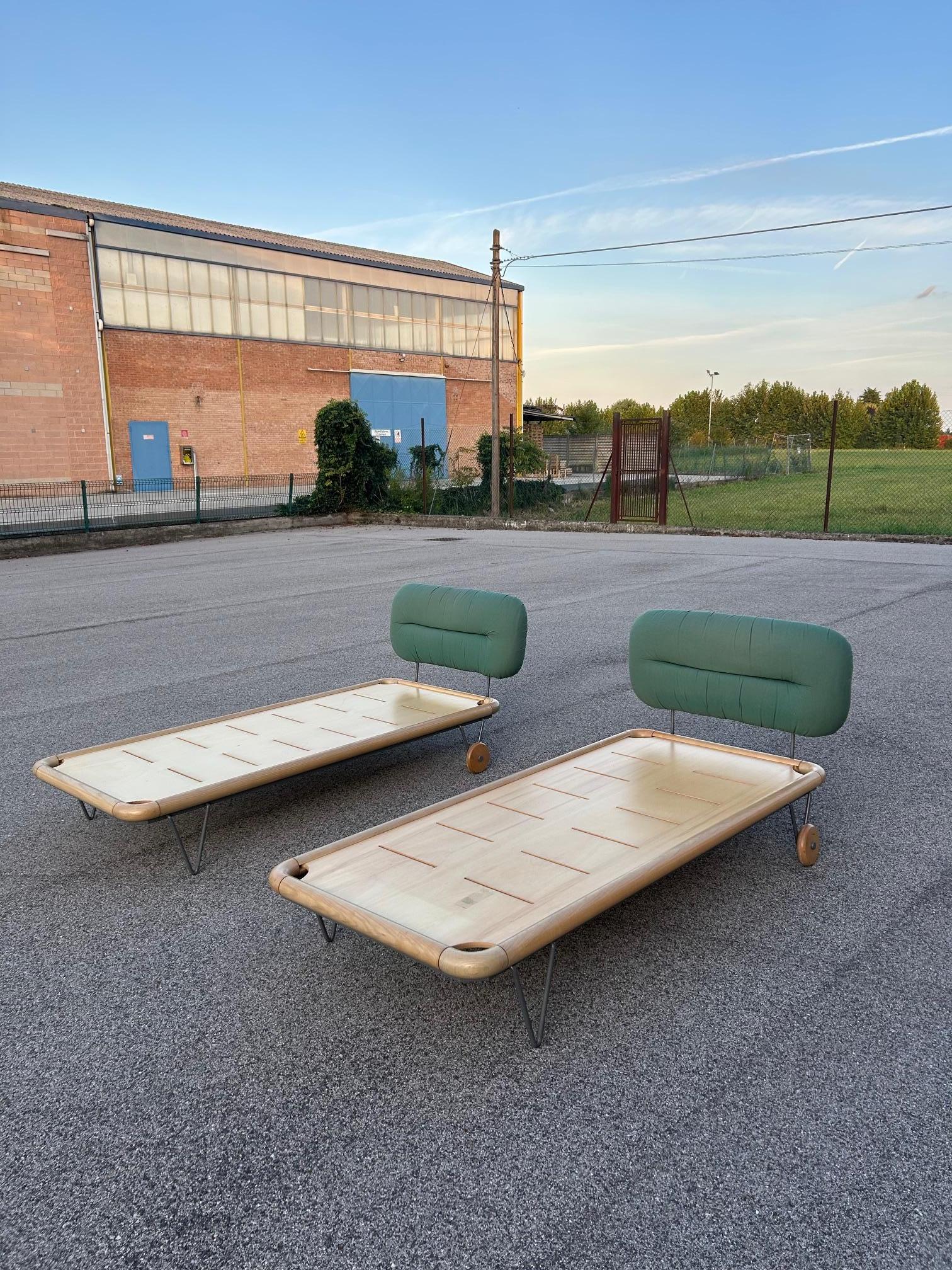 Auro Trivellato pair of single beds on wheels, Italy, 1970s in vendita 4