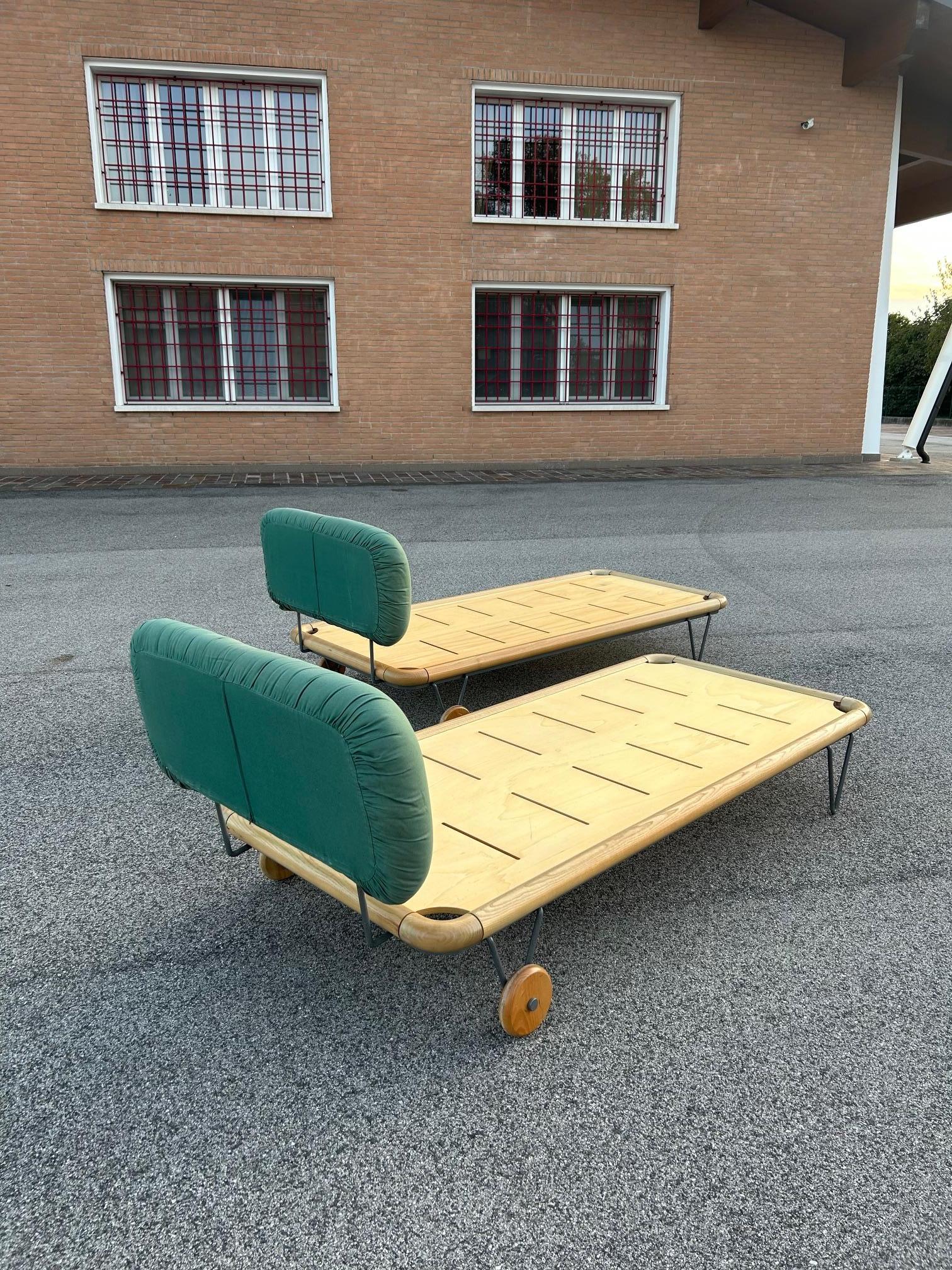 Auro Trivellato pair of single beds on wheels, Italy, 1970s in vendita 11