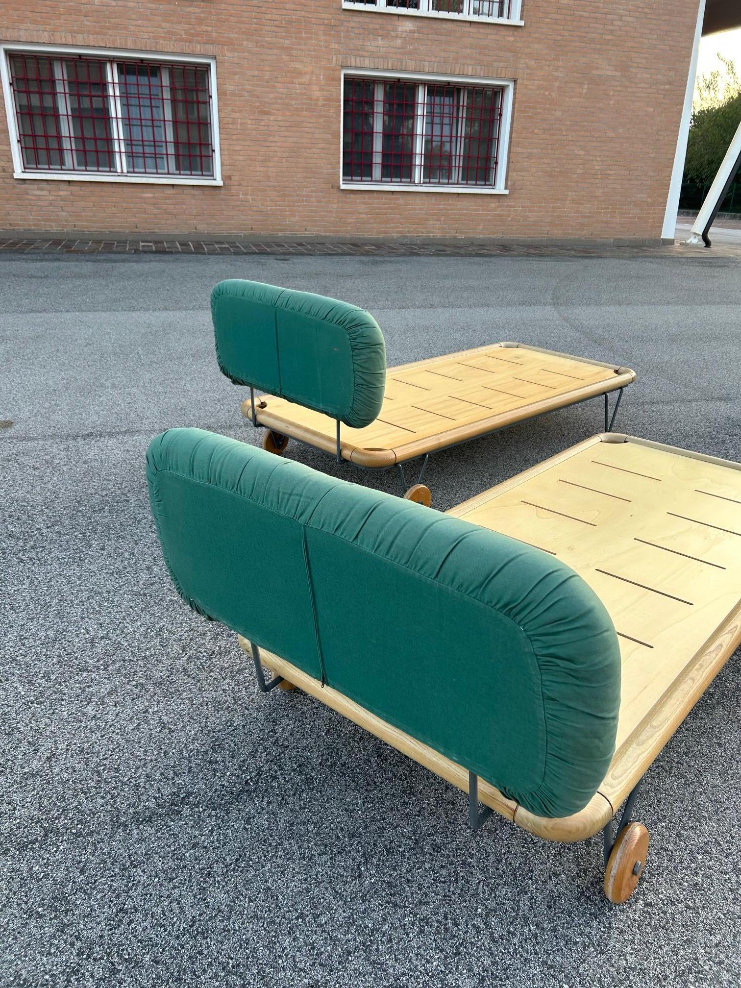 Auro Trivellato pair of single beds on wheels, Italy, 1970s in vendita 12