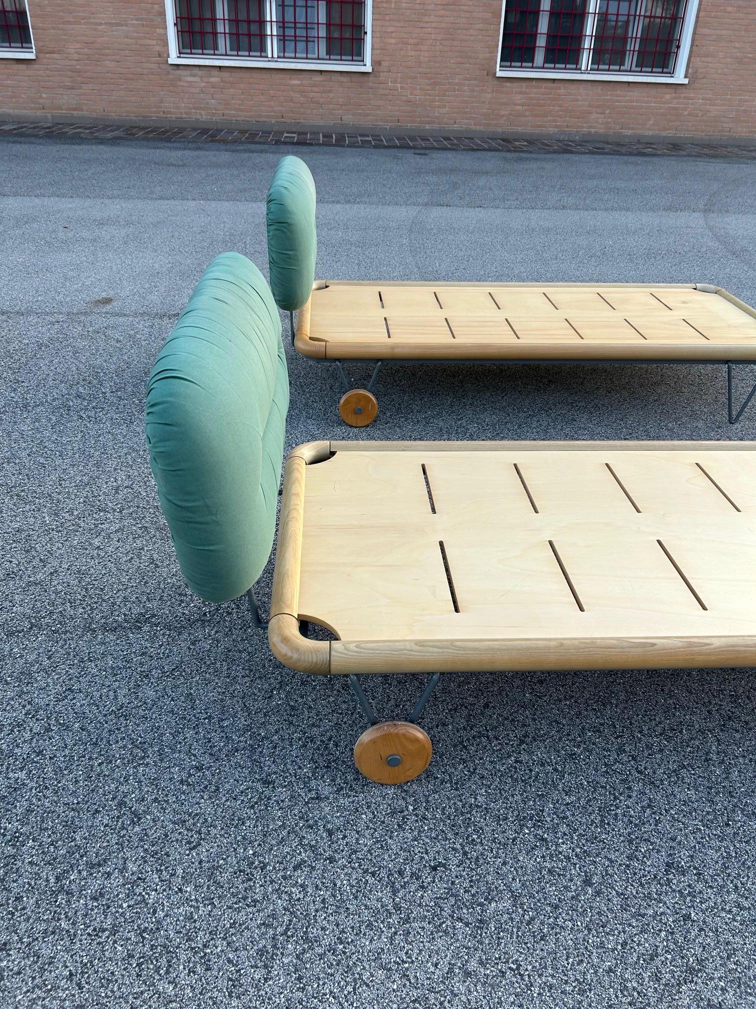 Auro Trivellato pair of single beds on wheels, Italy, 1970s In condizioni buone in vendita a Padova, IT