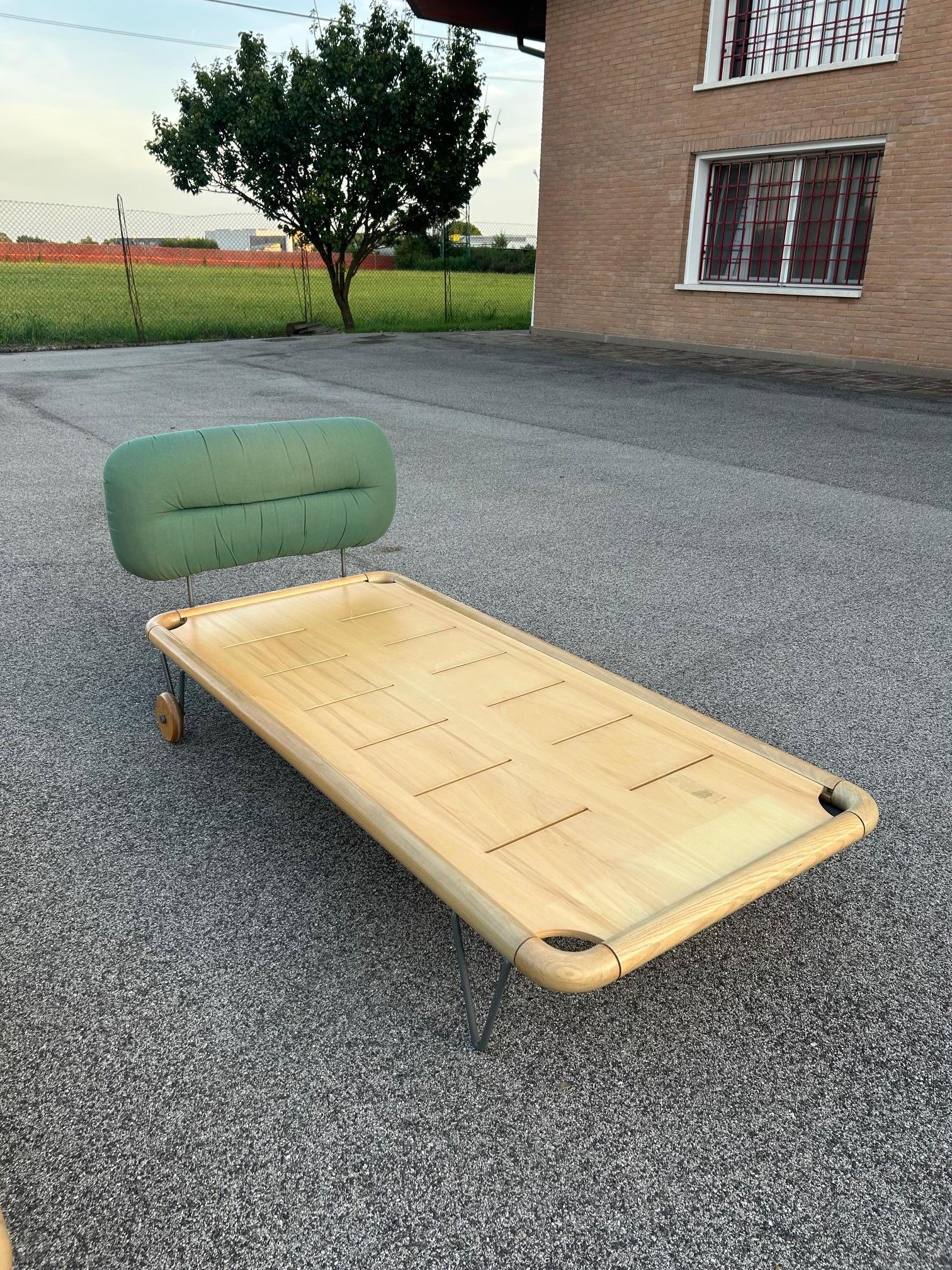 Auro Trivellato pair of single beds on wheels, Italy, 1970s in vendita 2