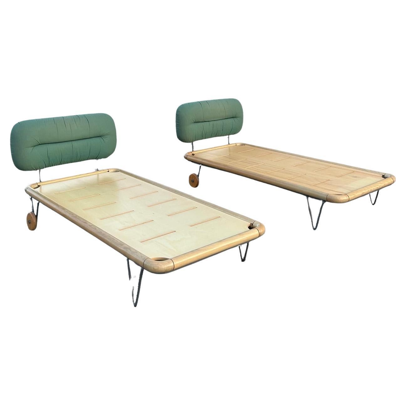 Auro Trivellato pair of single beds on wheels, Italy, 1970s in vendita