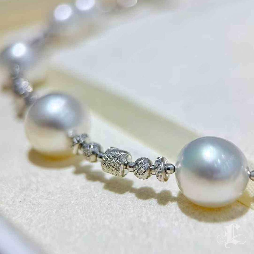 Women's Elegant 18K White Gold Sculpted Necklace with 10-14mm Aurora South Sea Pearls For Sale