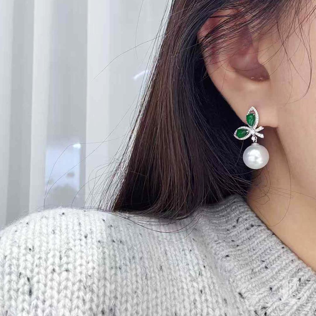 Uncut 【Jādora】Verdant Grace Jade & South Sea Pearl Earrings