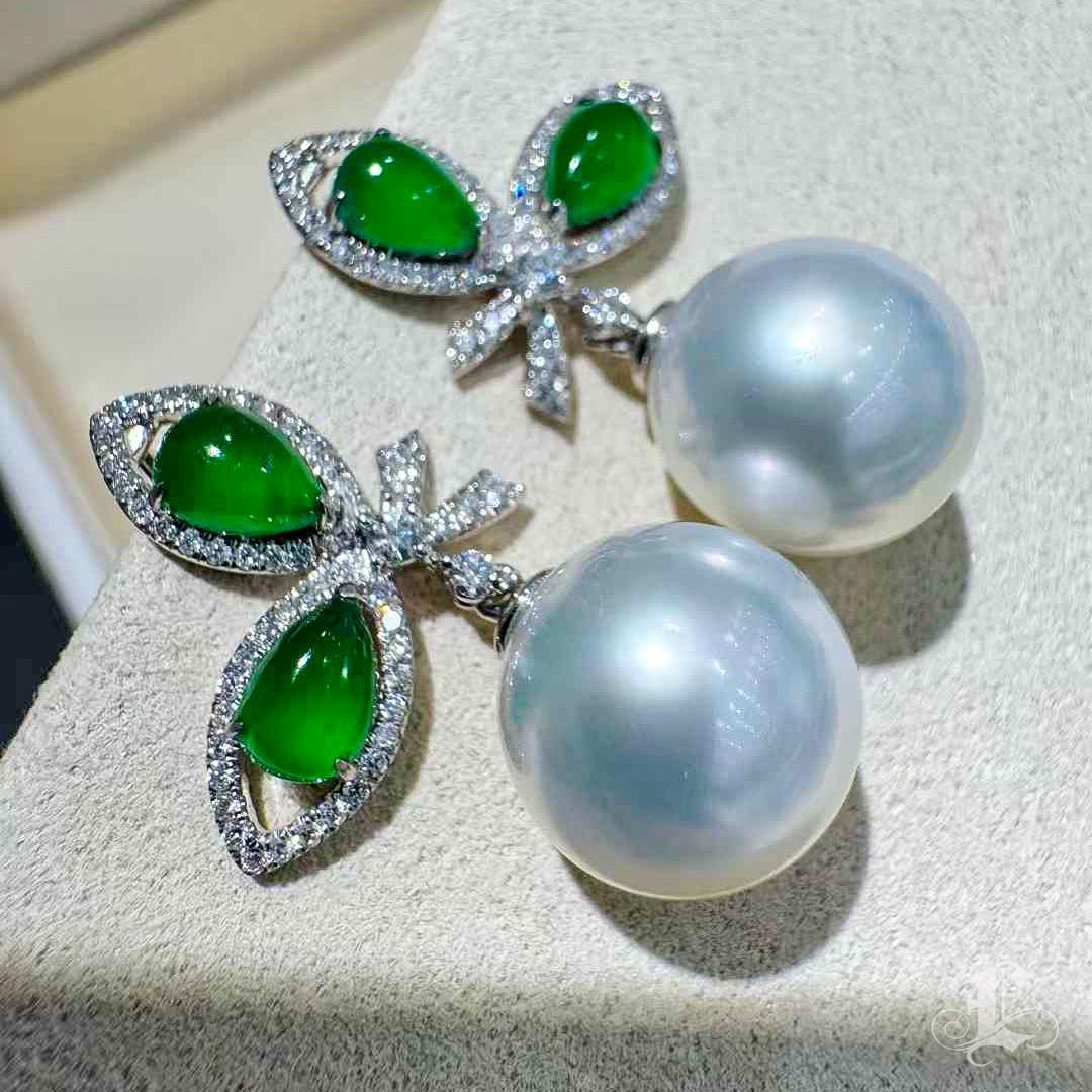 【Jādora】Verdant Grace Jade & South Sea Pearl Earrings In New Condition In New York, NY