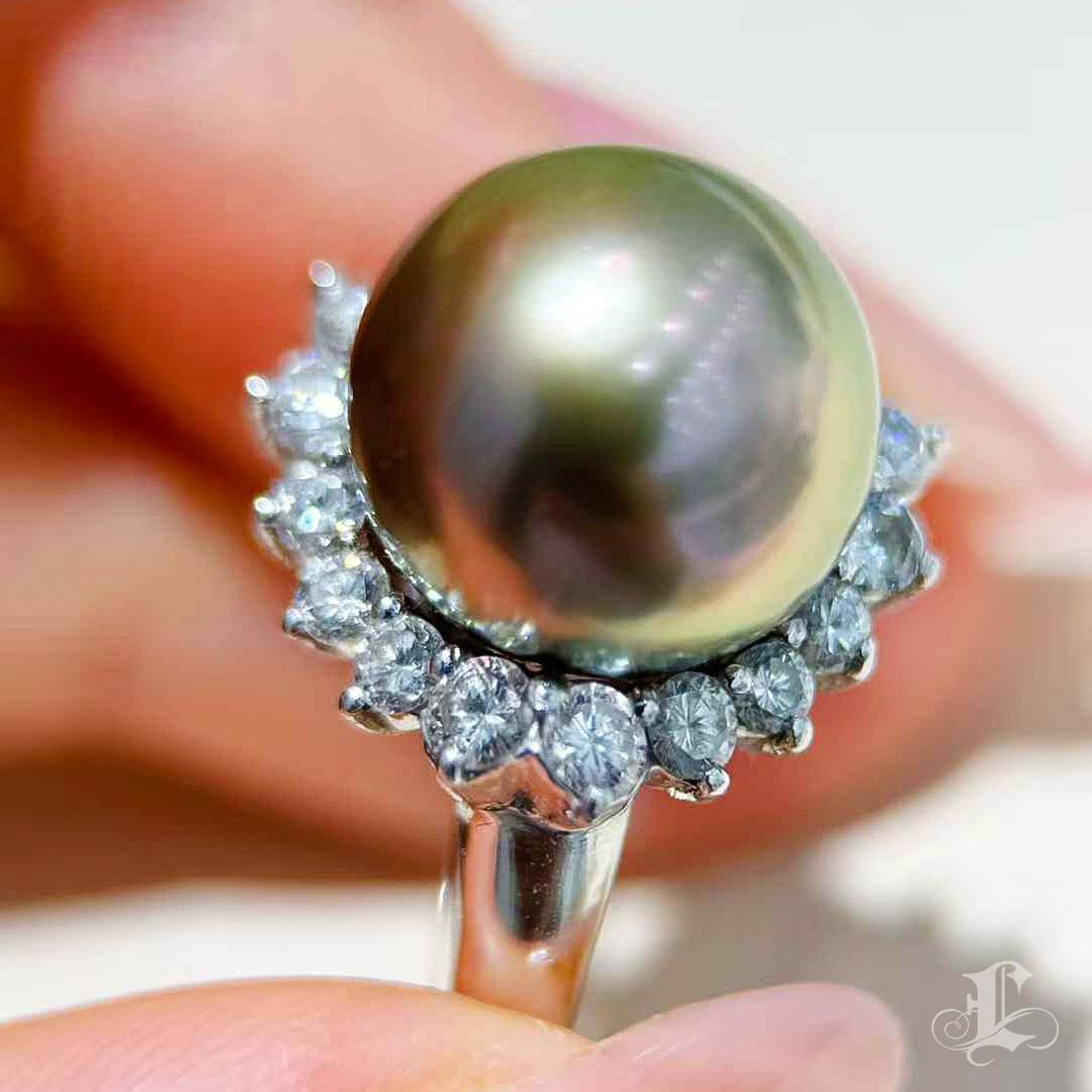 Krone Radiance】Celeste Halo Aurora Tahiti Perle Platin Diamant Ring im Angebot 1