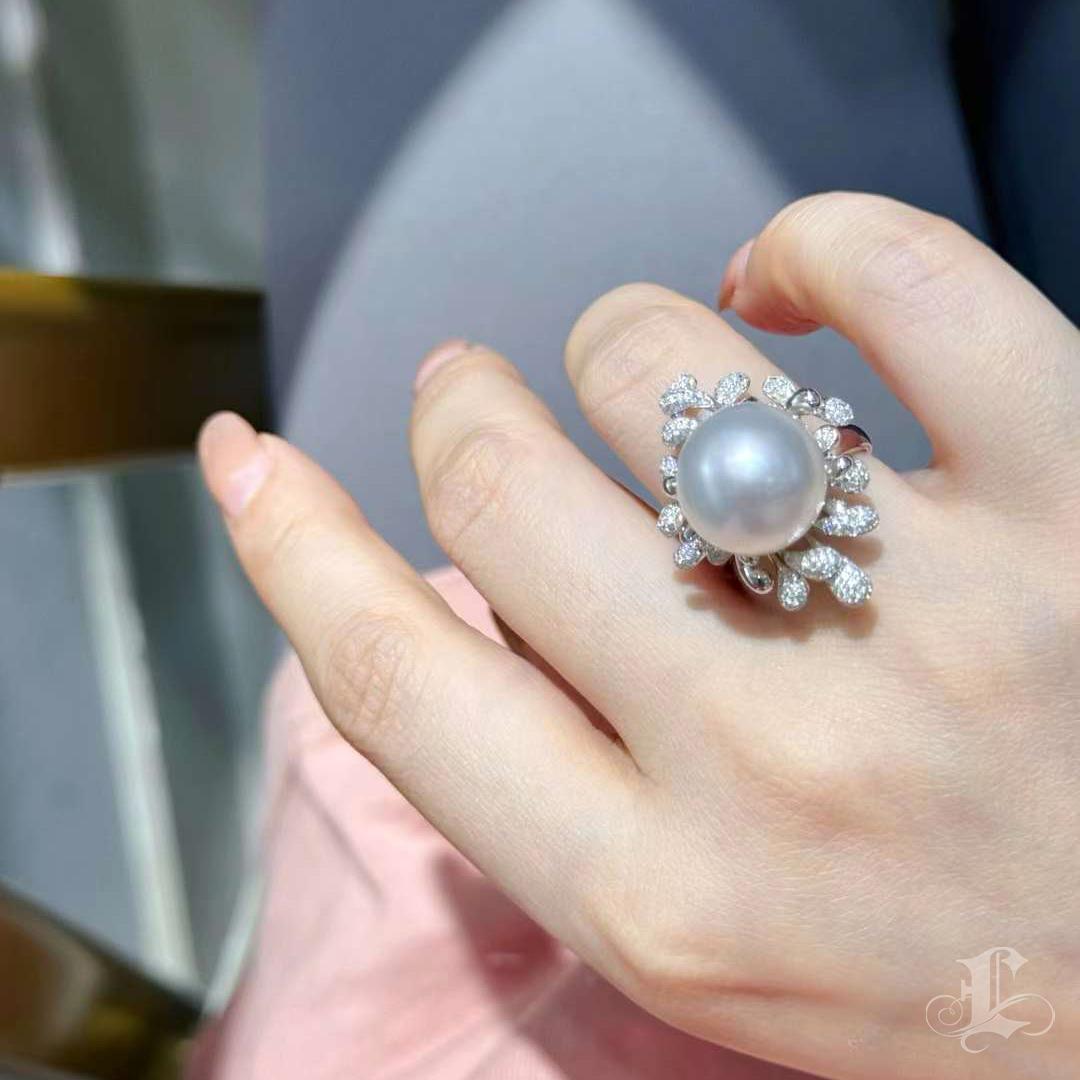 Uncut 【Lustre Arc】Celestial Splash Aurora South Sea Pearl Diamond Cocktail Ring For Sale