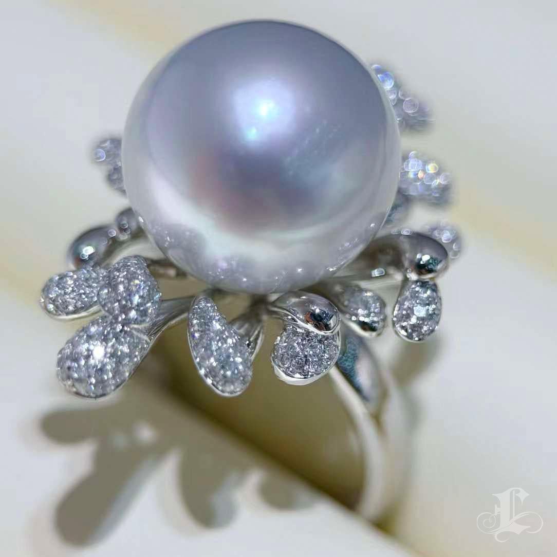 【Lustre Arc】Celestial Splash Aurora South Sea Pearl Diamond Cocktail Ring For Sale 1