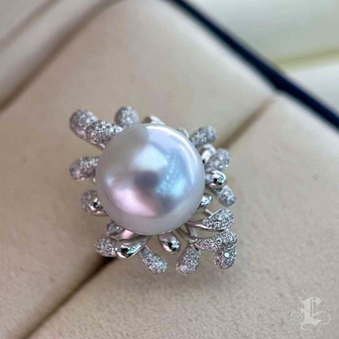 【Lustre Arc】Celestial Splash Aurora South Sea Pearl Diamond Cocktail Ring For Sale 3