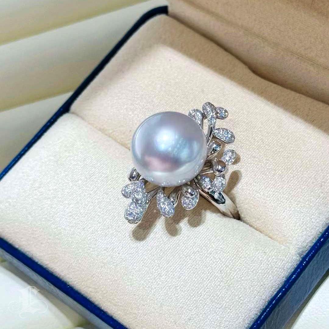 【Lustre Arc】Celestial Splash Aurora South Sea Pearl Diamond Cocktail Ring For Sale 4