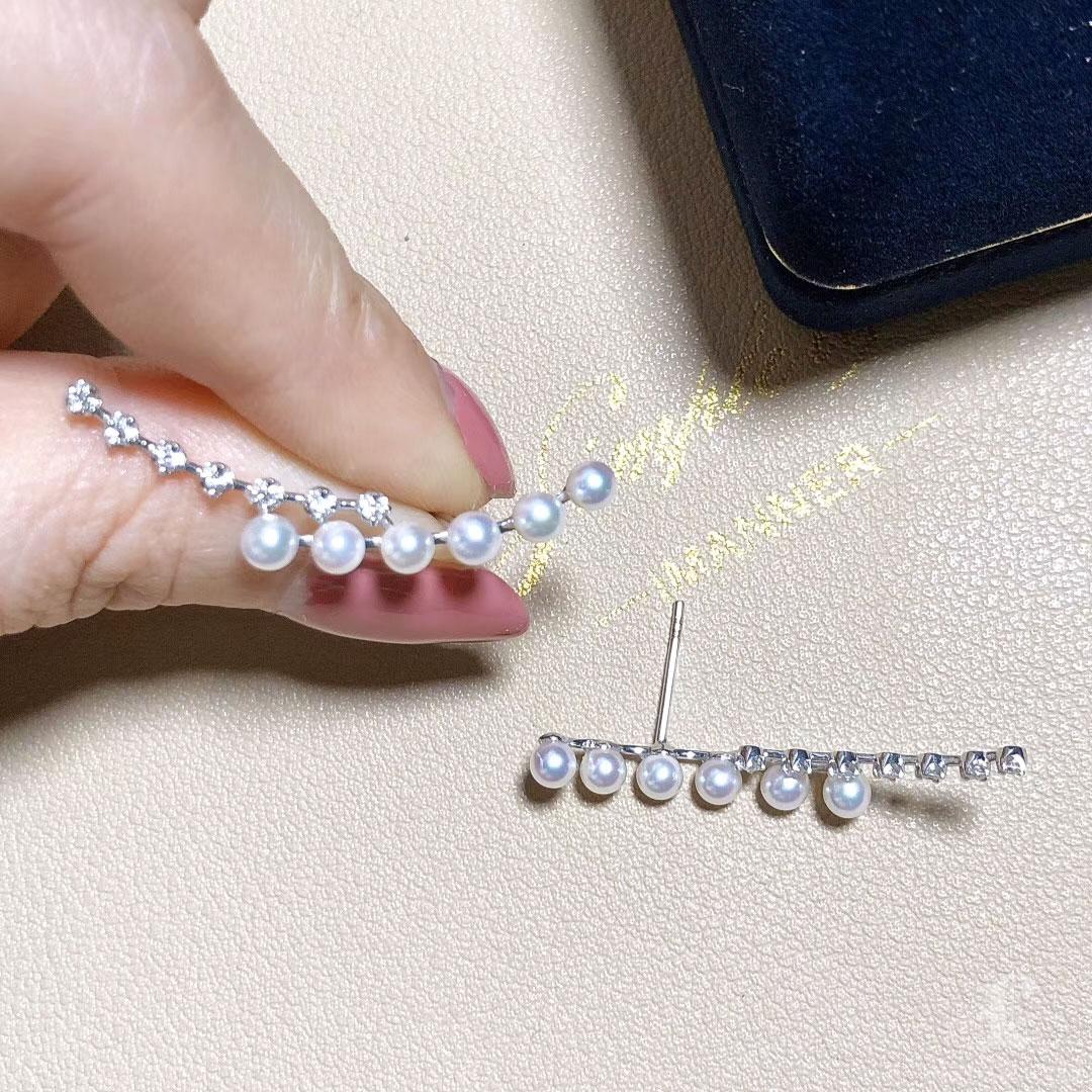 Women's 【Lustre Arc】Curved Aurora Baby Akoya Pearl & Diamond Ear Cuff Earrings For Sale