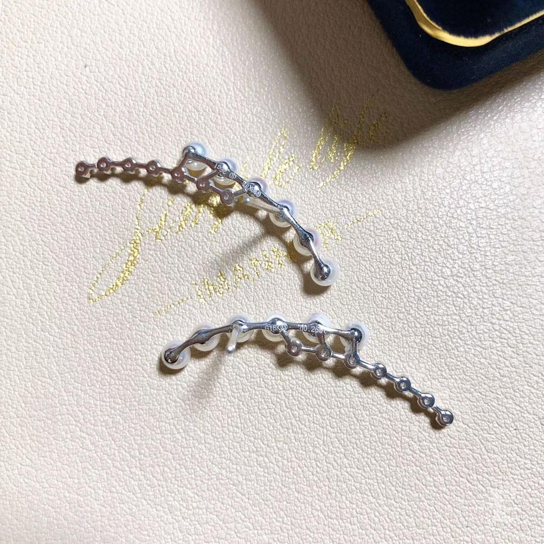 【Lustre Arc】Curved Aurora Baby Akoya Pearl & Diamond Ear Cuff Earrings For Sale 1