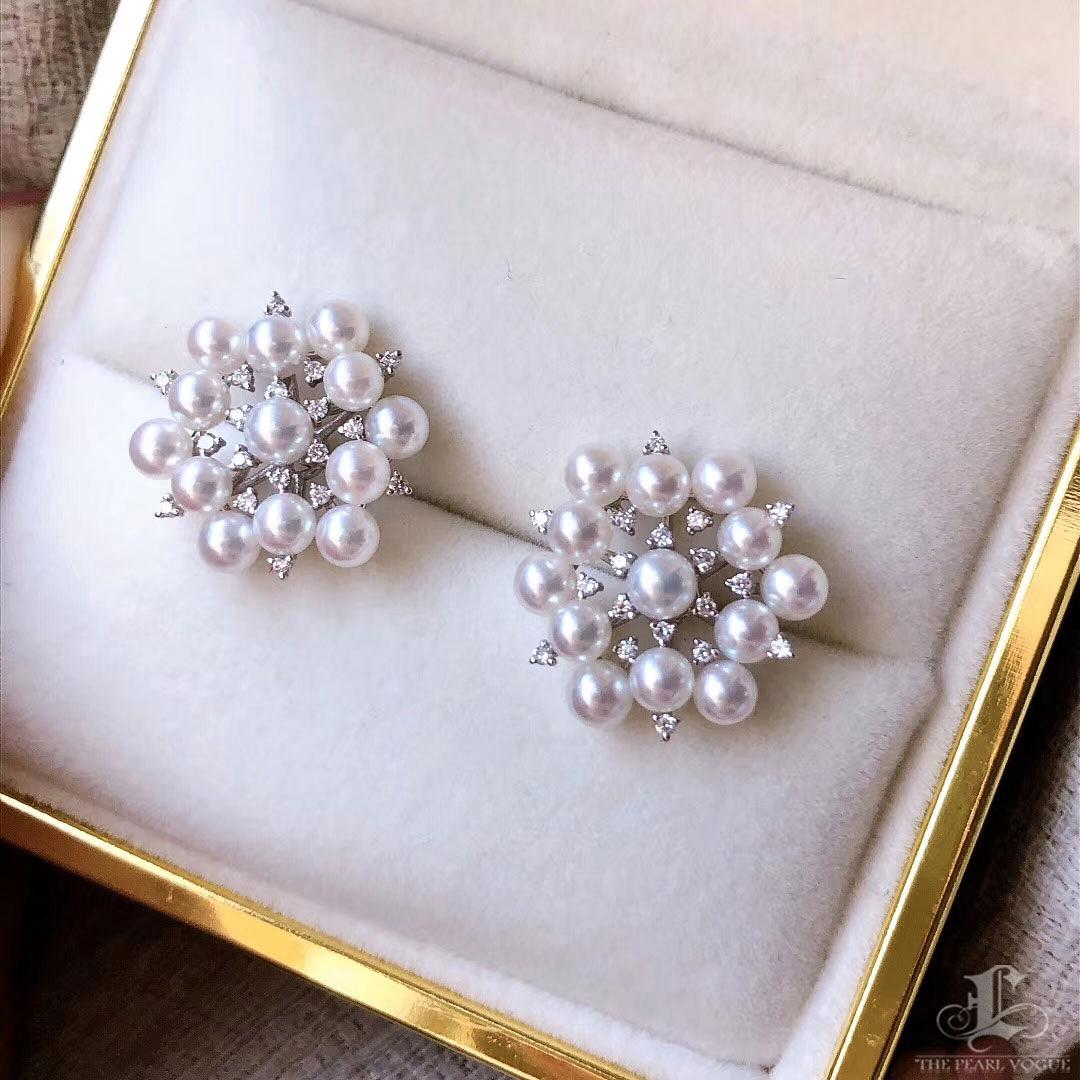 Donna 【Crown Radiance】 Orecchini di perle Akoya e diamanti a grappolo con fiocco di neve in vendita