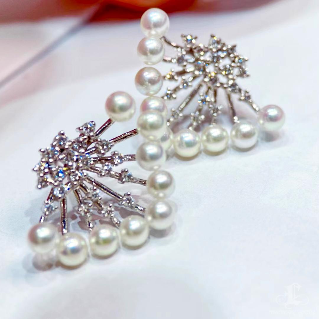 【Sculpted Geometry】Spray Aurora Akoya Perle & Diamant Anlass Ohrringe im Zustand „Neu“ im Angebot in New York, NY