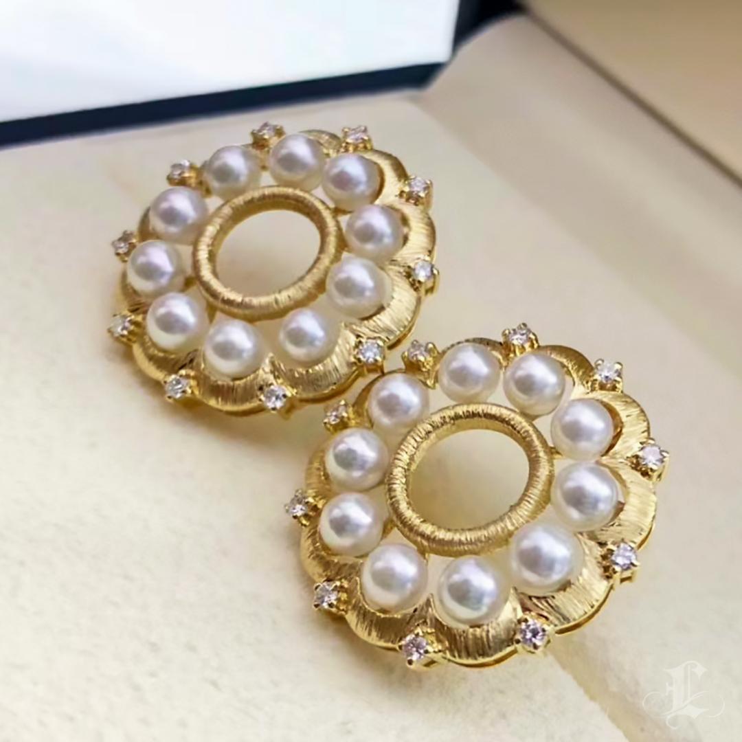 【Crown Radiance】Brushed Gold Bloom Aurora Akoya Pearl & Diamond Earrings In New Condition For Sale In New York, NY