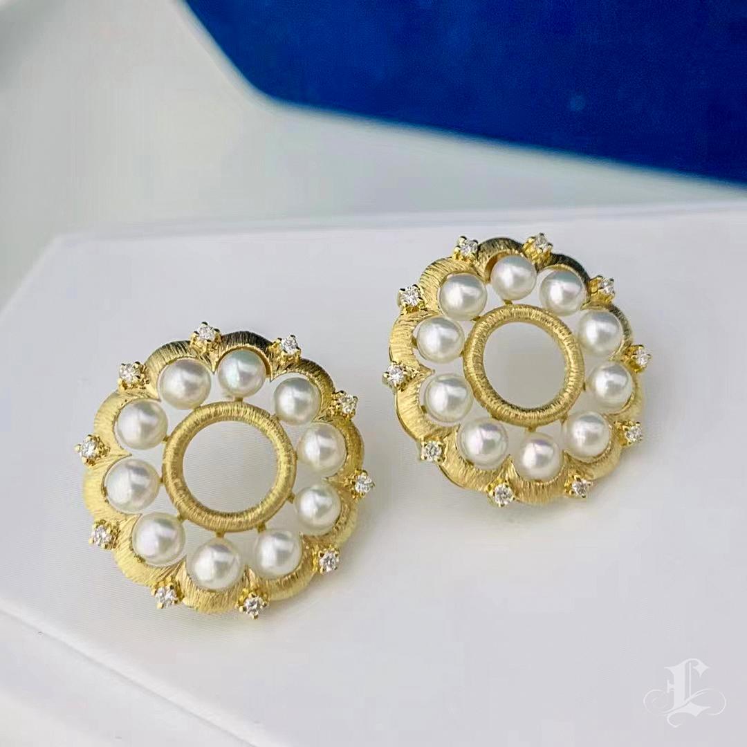 【Crown Radiance】Brushed Gold Bloom Aurora Akoya Pearl & Diamond Earrings For Sale 1