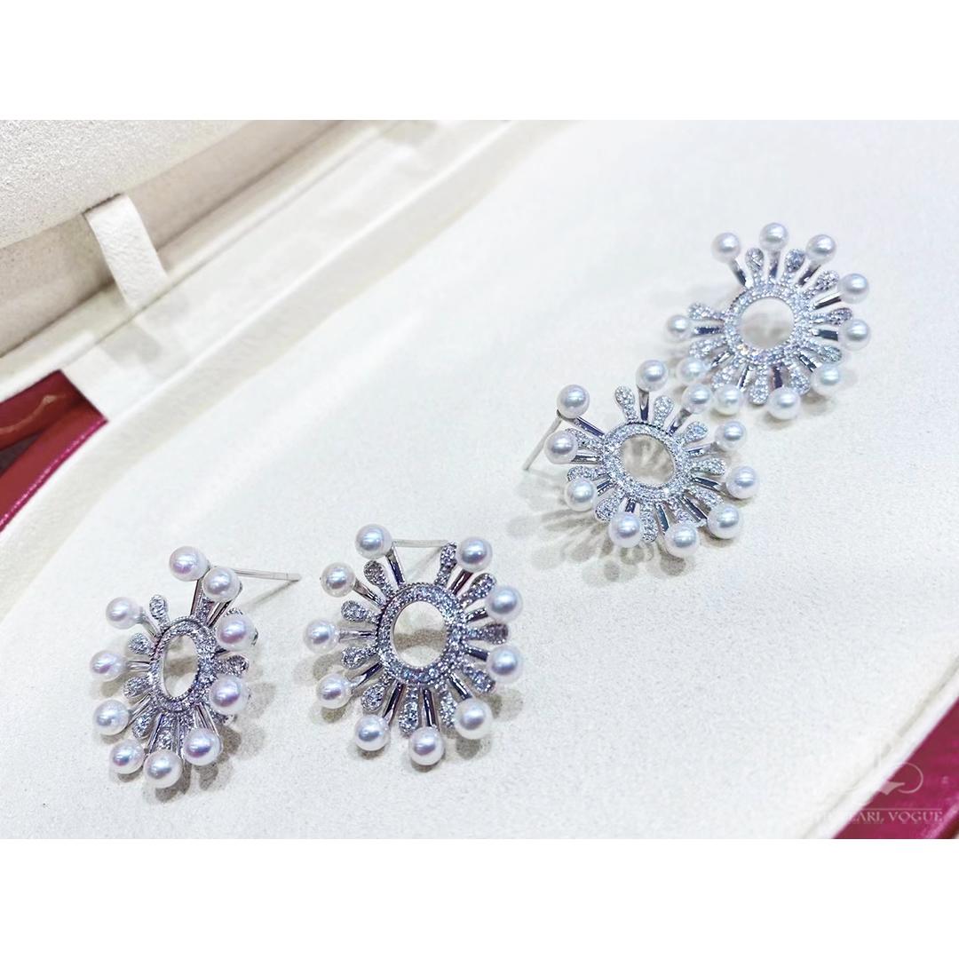 Geformte Geometrie】Sunburst Aurora Baby Akoya Perle & Diamant Statement-Ohrringe im Angebot 2